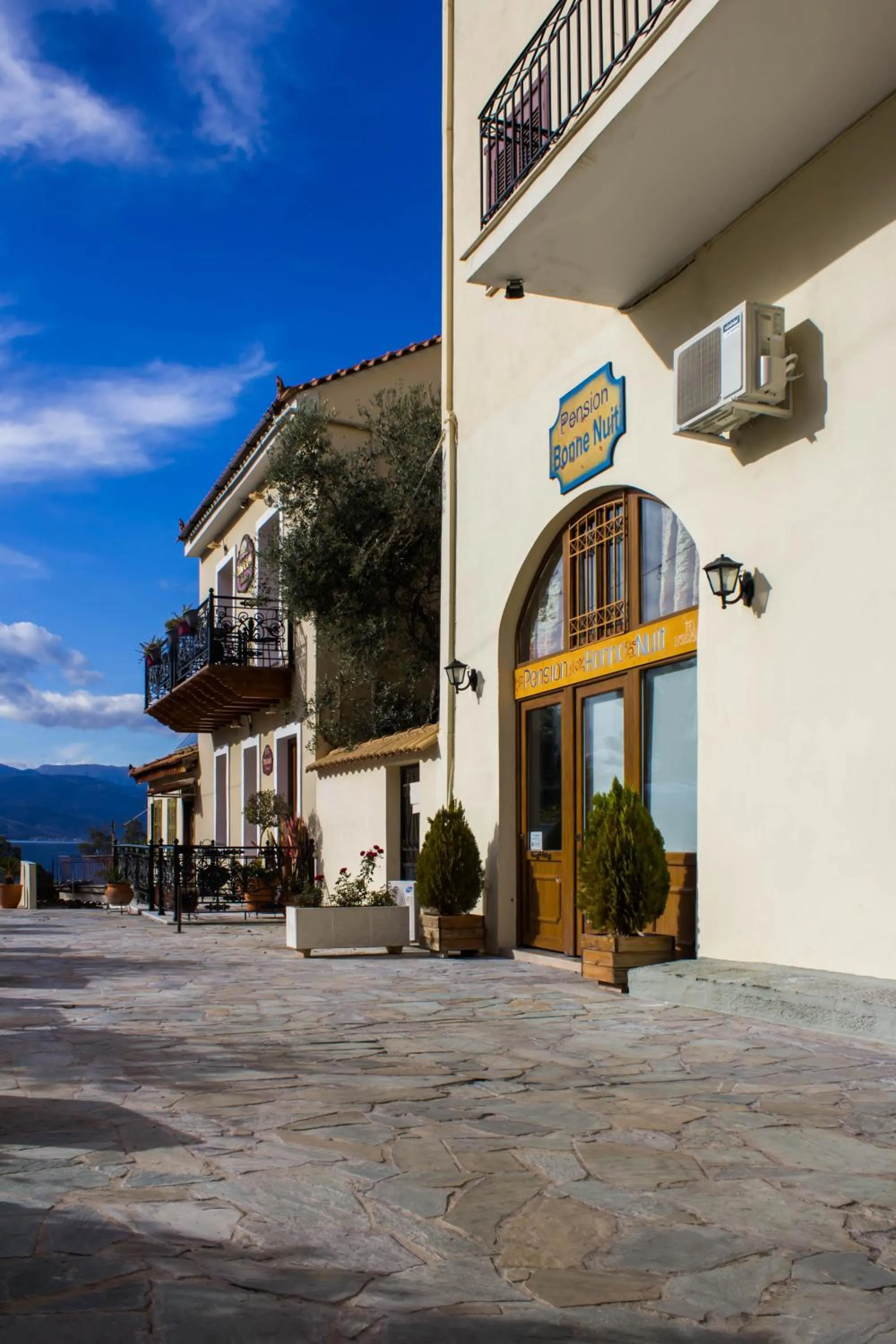 Facade/entrance in Bonne Nuit Pension
