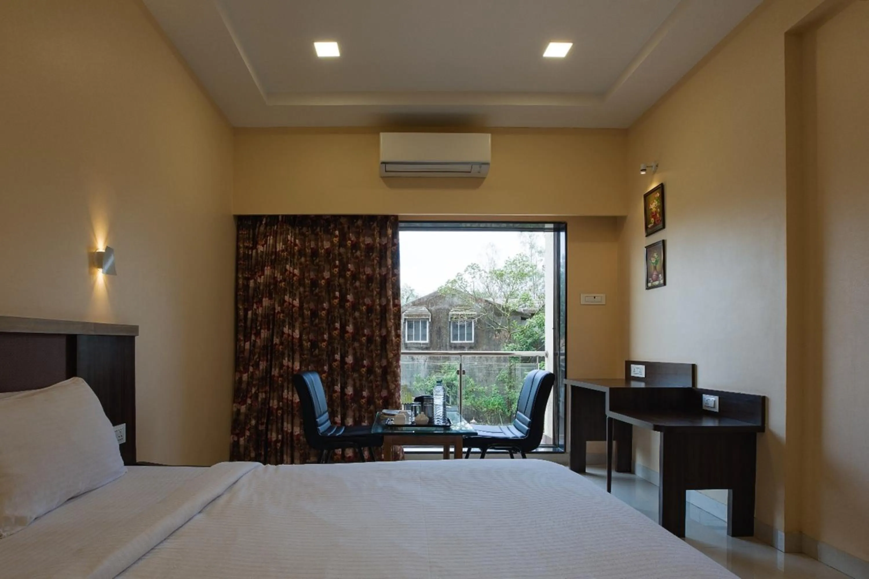 Balcony/Terrace, Bed in City Palace Resort