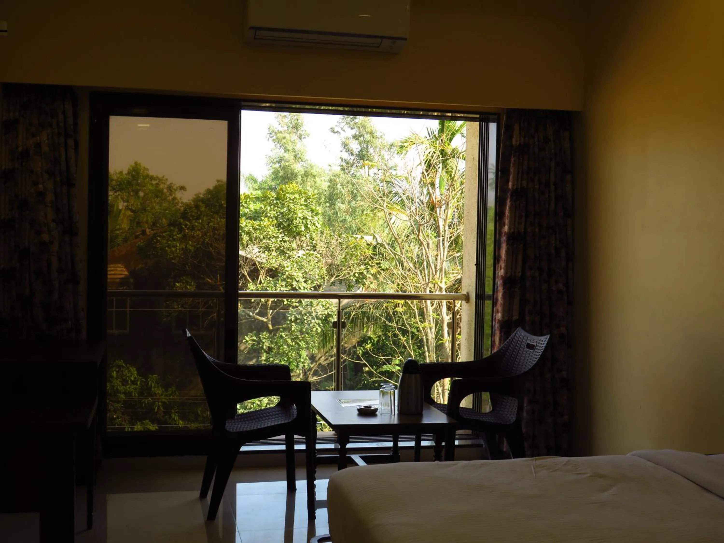 Balcony/Terrace, Bed in City Palace Resort