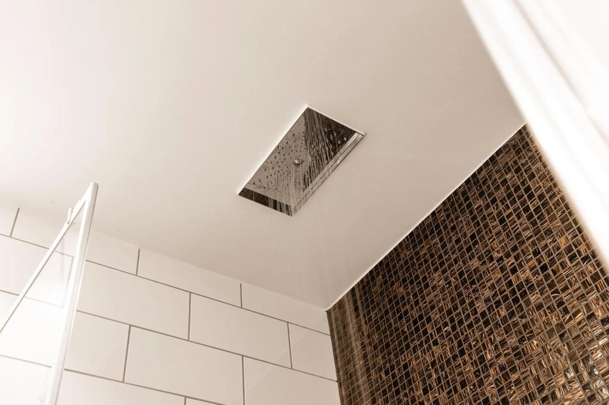 Shower in Comfort Hotel Linköping City