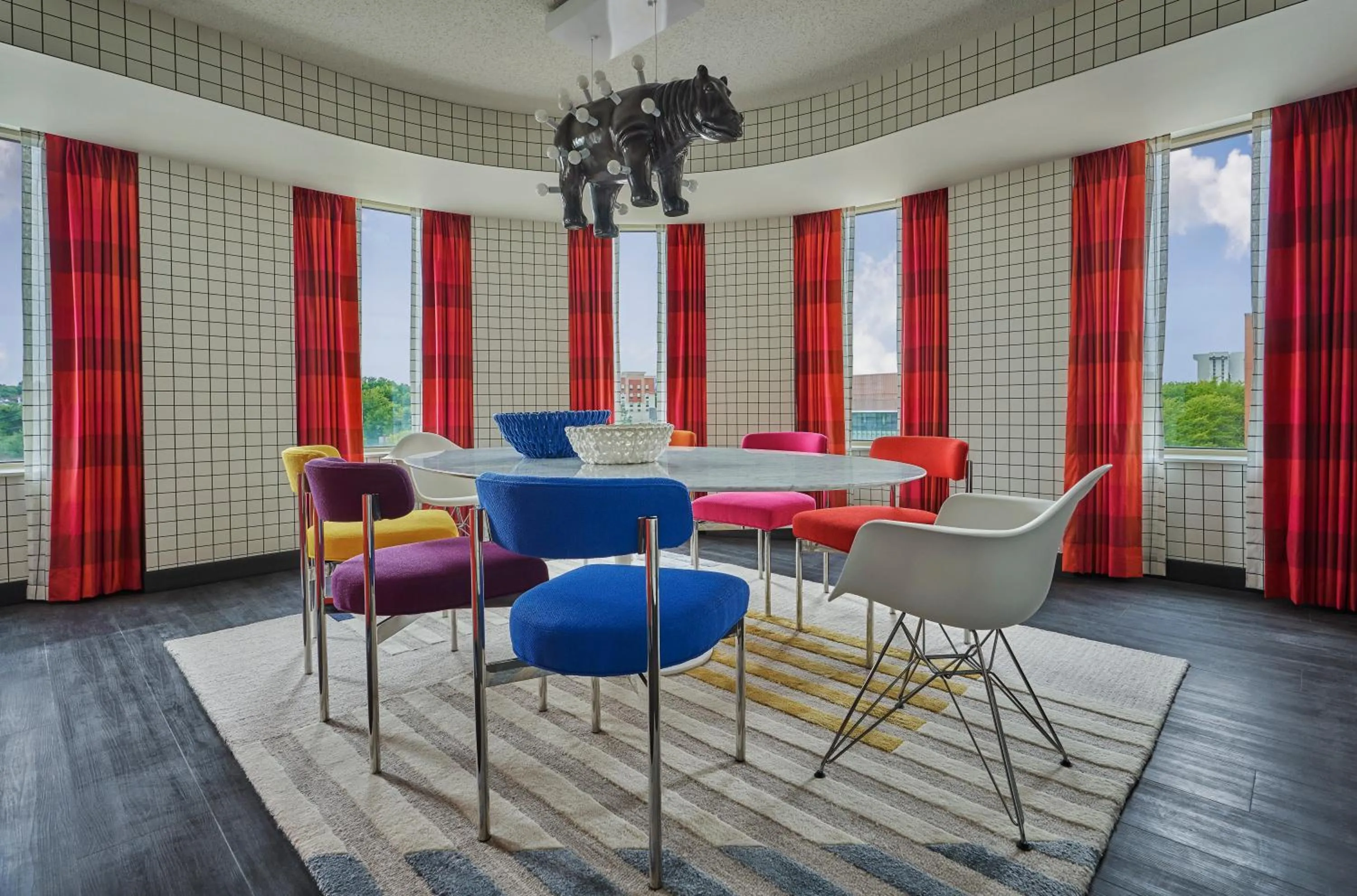 Dining area in Graduate by Hilton Cincinnati