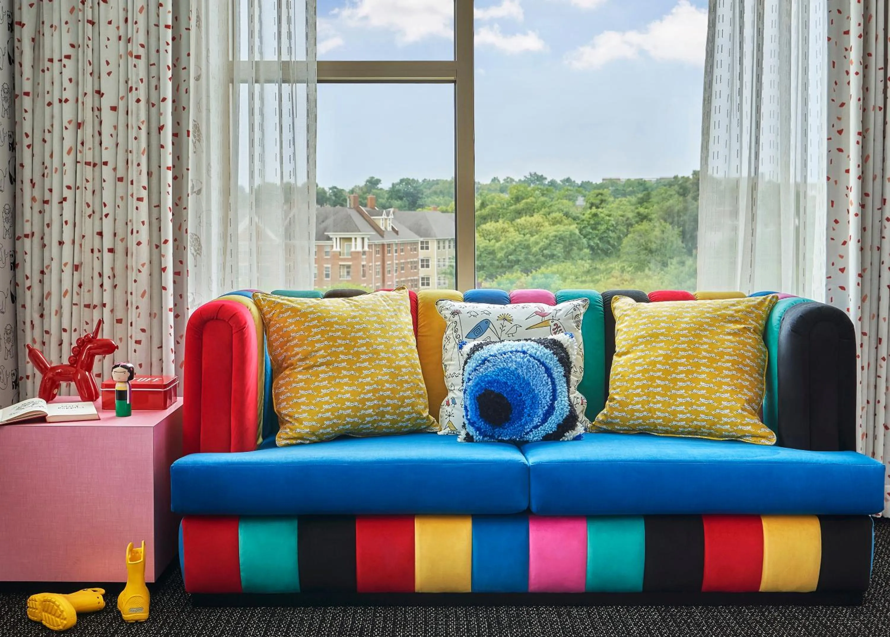Seating area in Graduate by Hilton Cincinnati