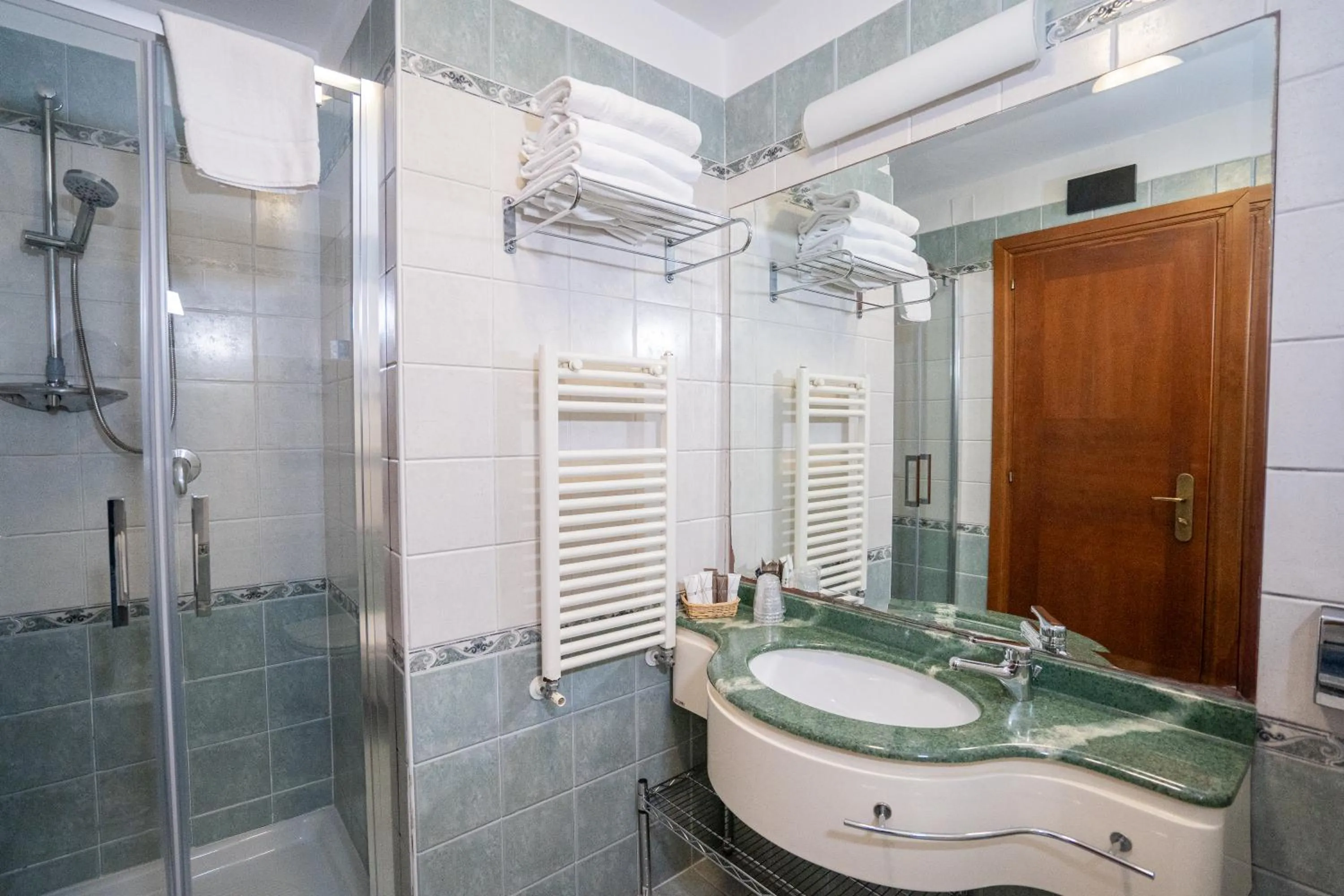 Shower in Art Hotel Santa Lucia