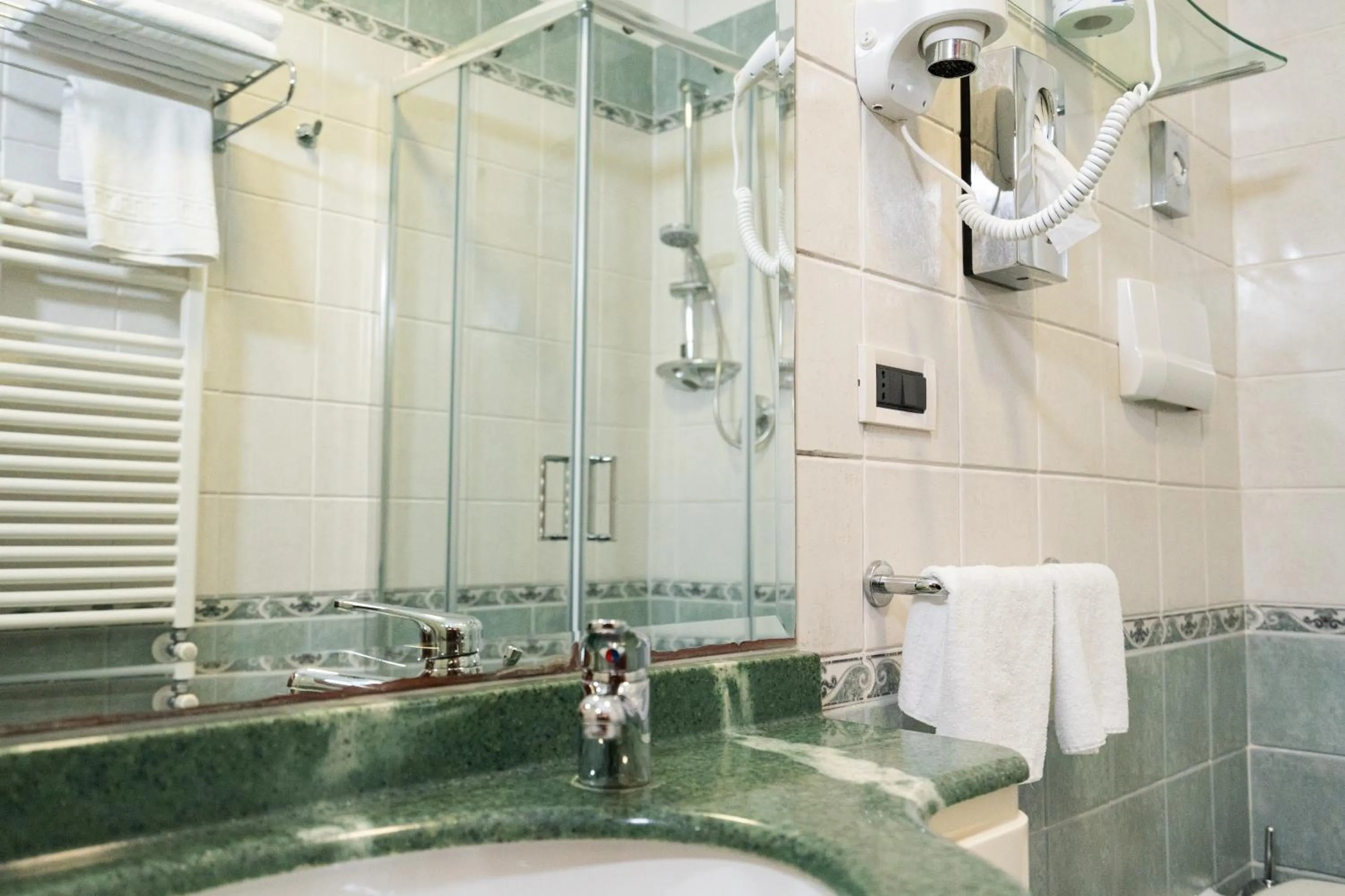 Shower in Art Hotel Santa Lucia