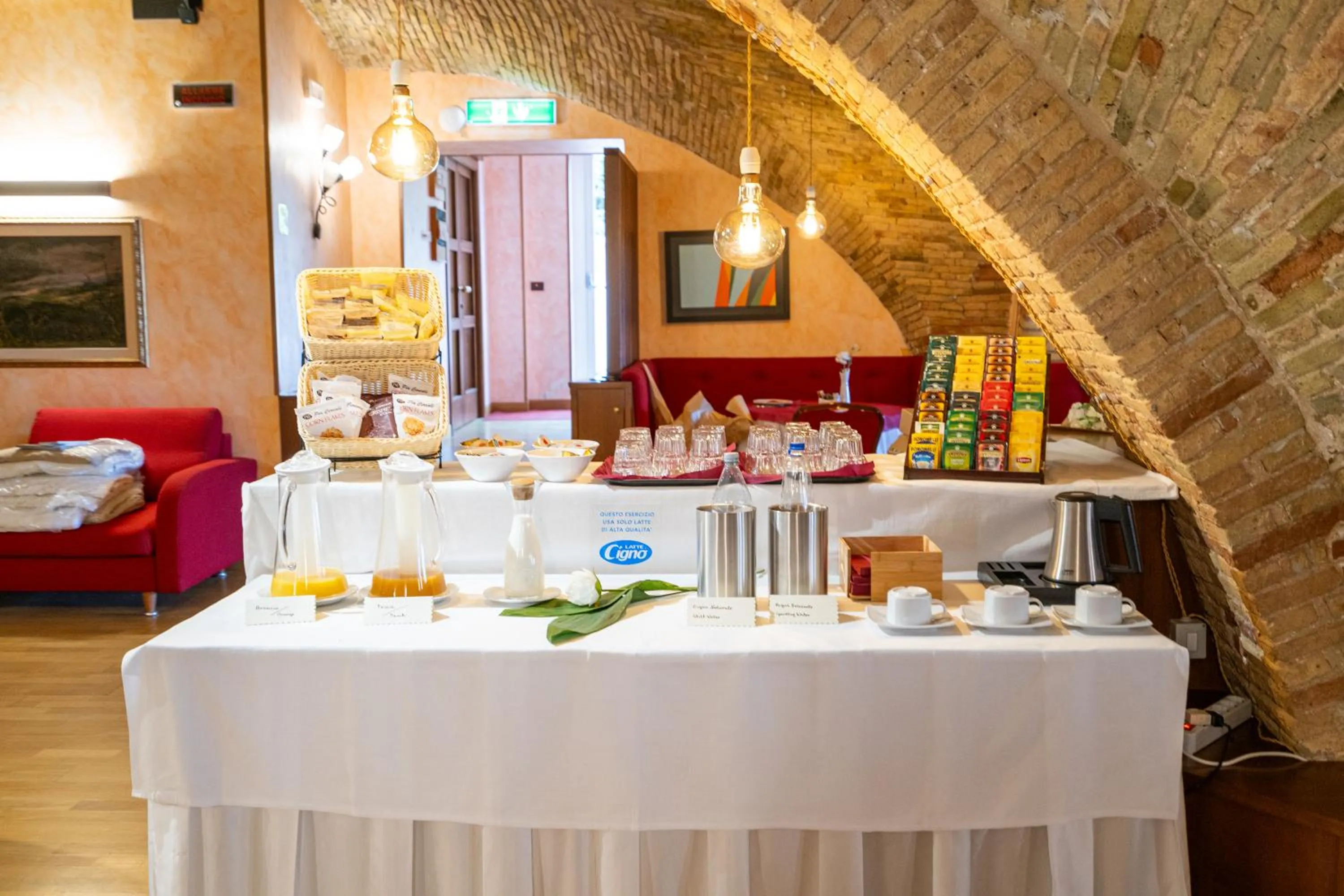 Food and drinks in Art Hotel Santa Lucia