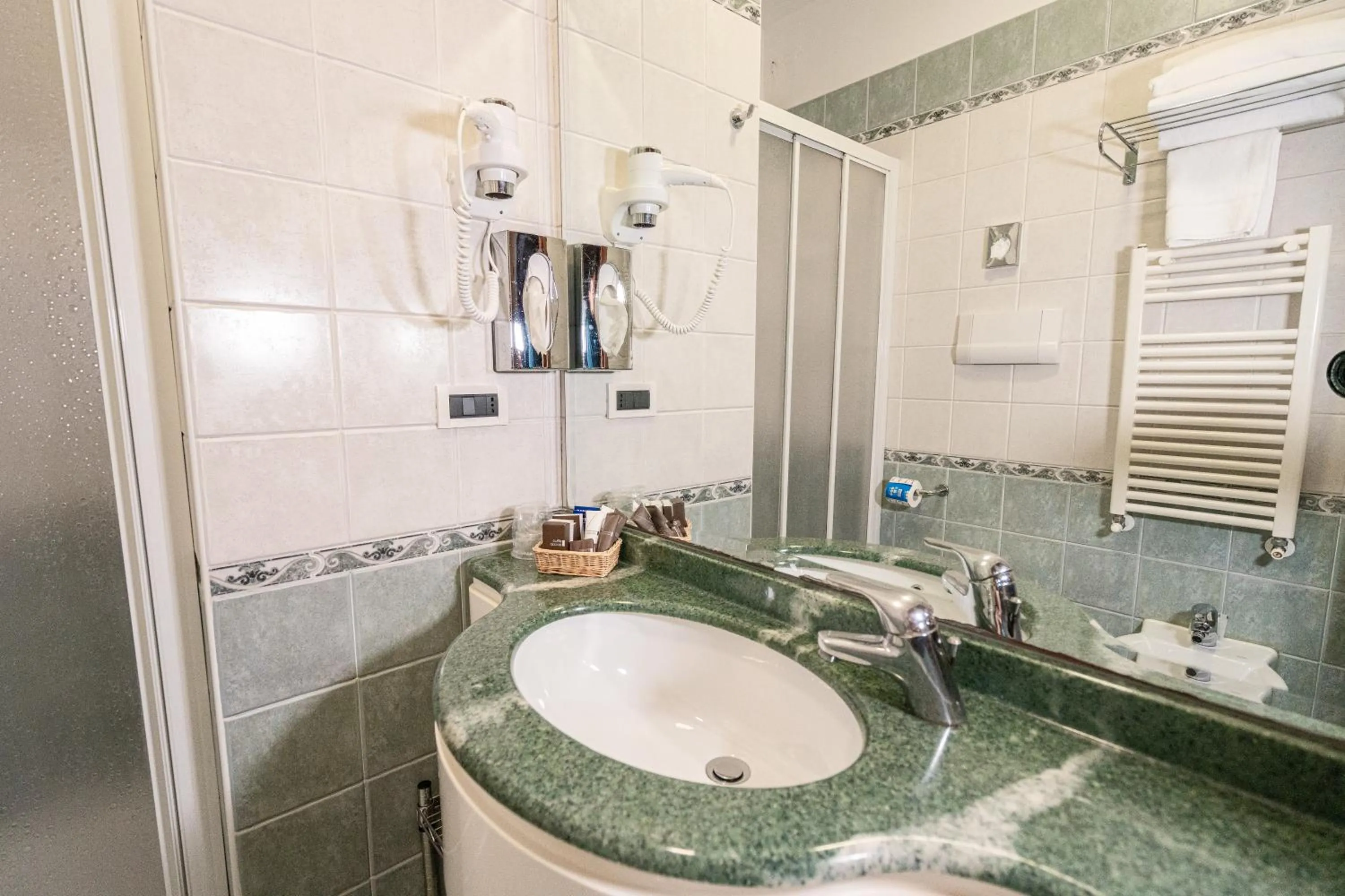 Shower in Art Hotel Santa Lucia