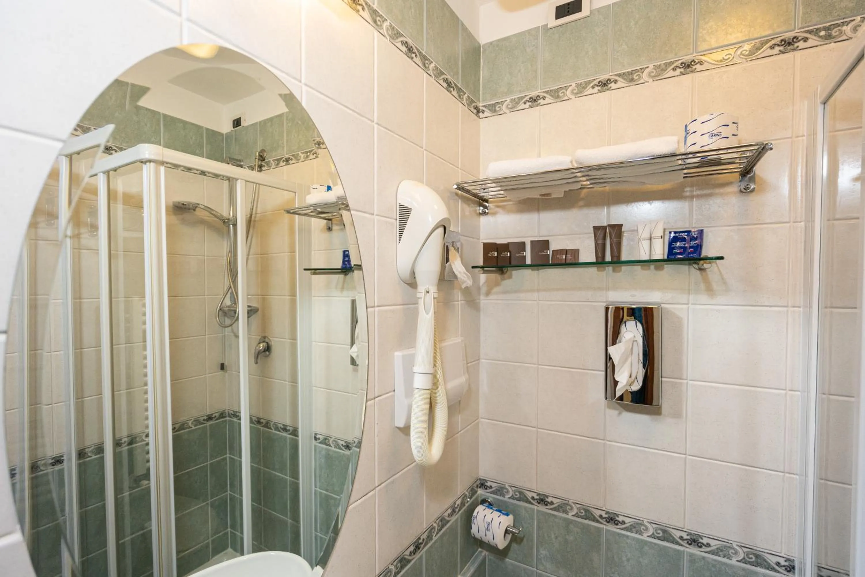 Shower in Art Hotel Santa Lucia