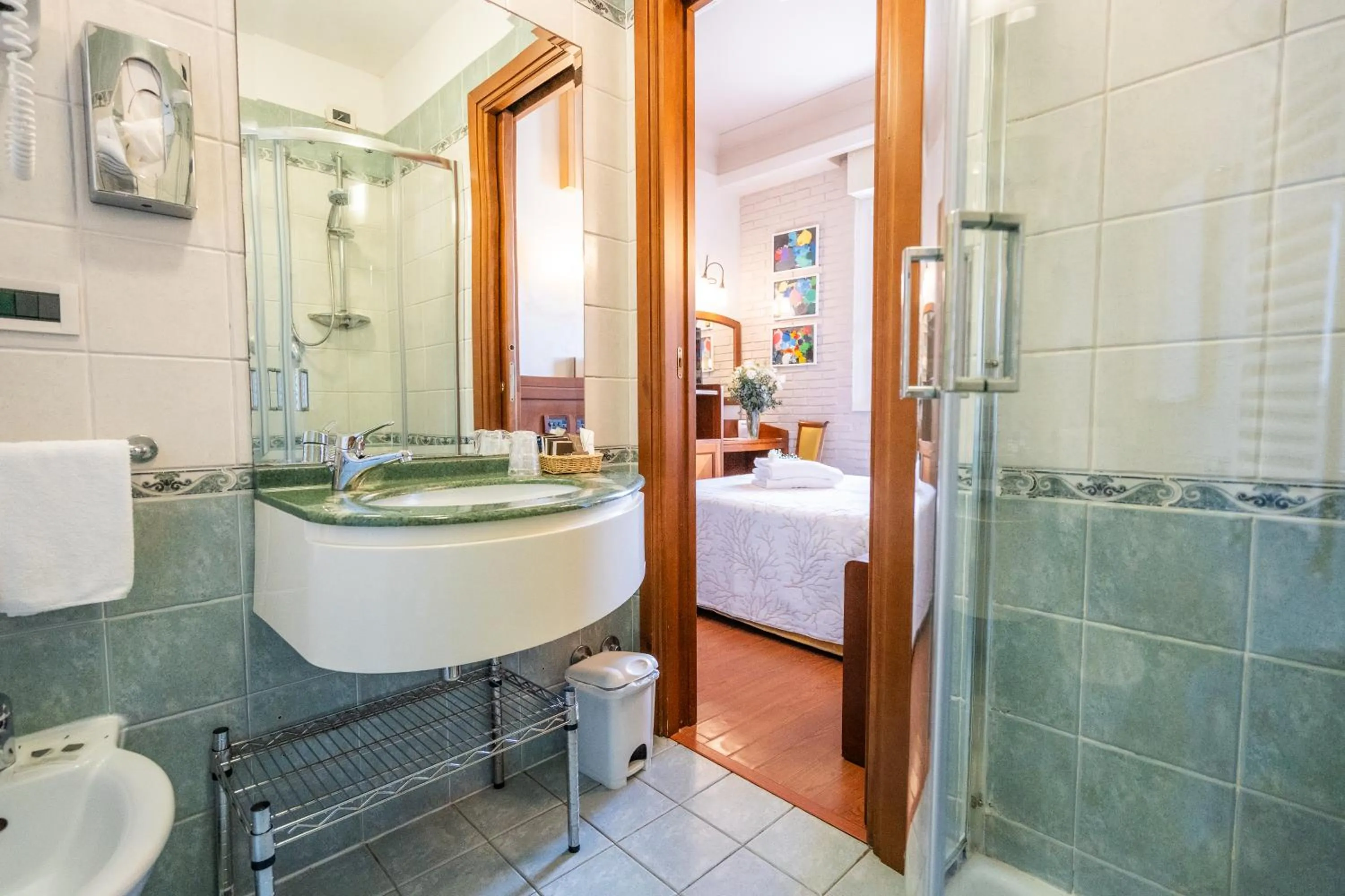 Shower in Art Hotel Santa Lucia