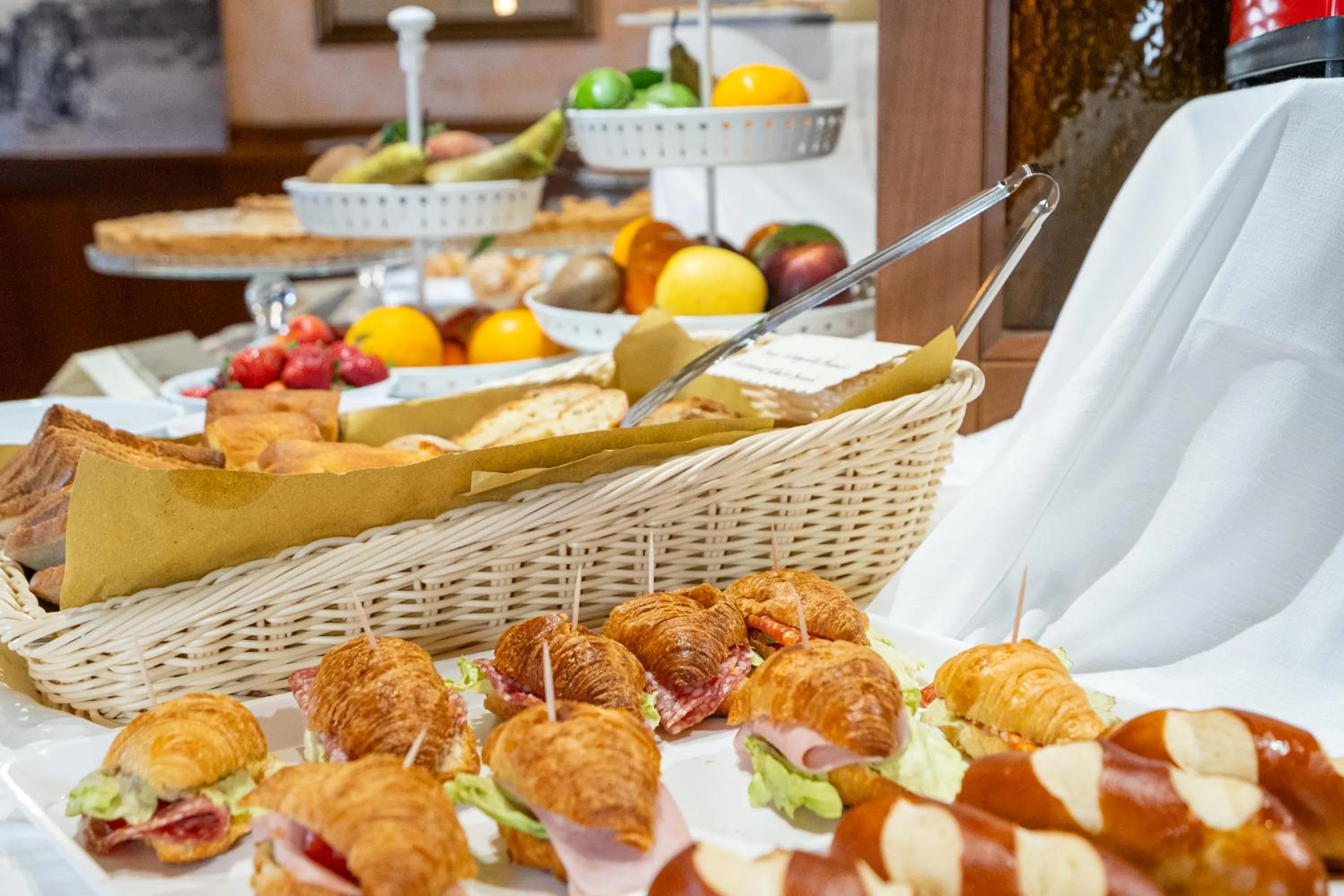 Food and drinks in Art Hotel Santa Lucia