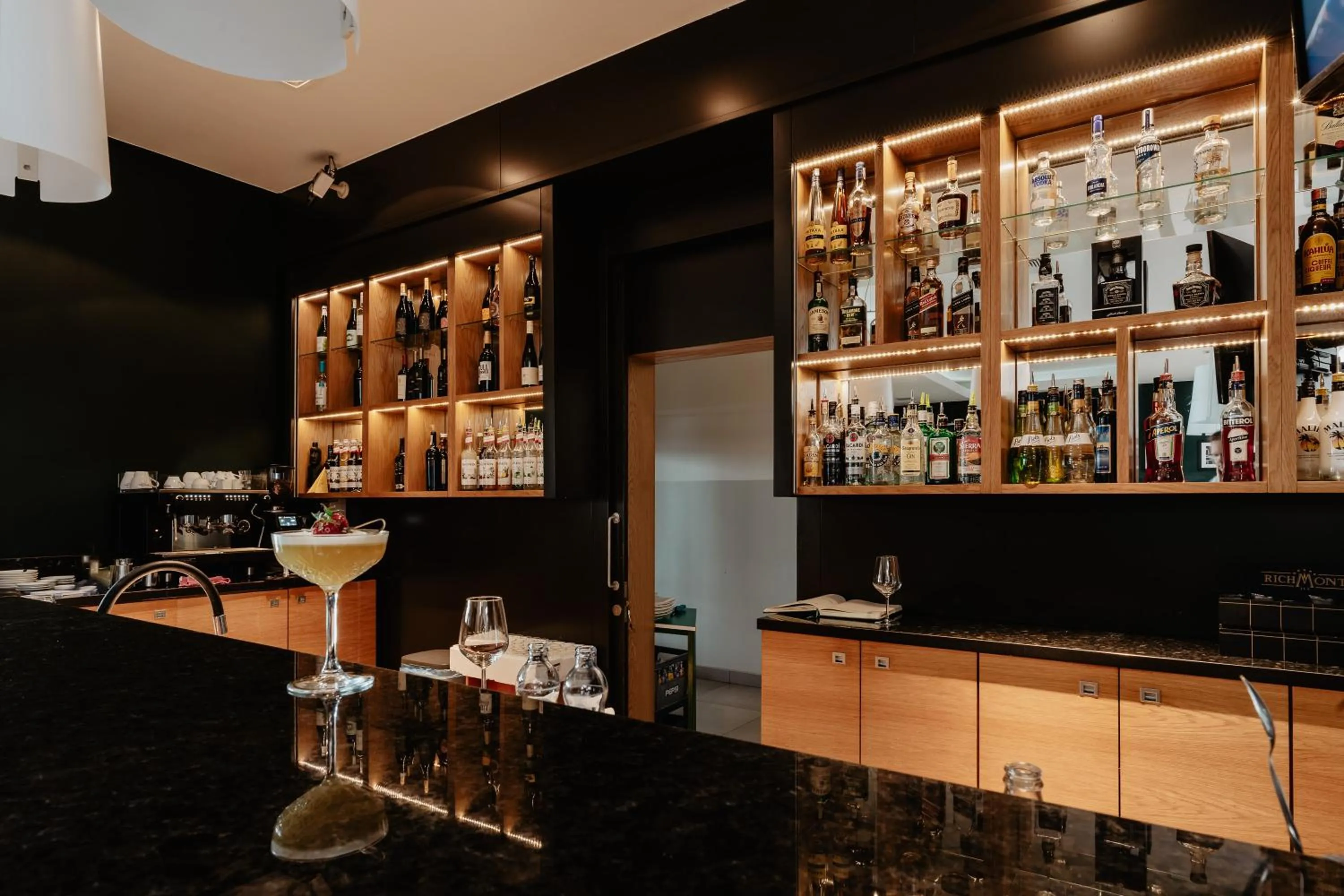 Lounge or bar in Aroma Stone Hotel Spa