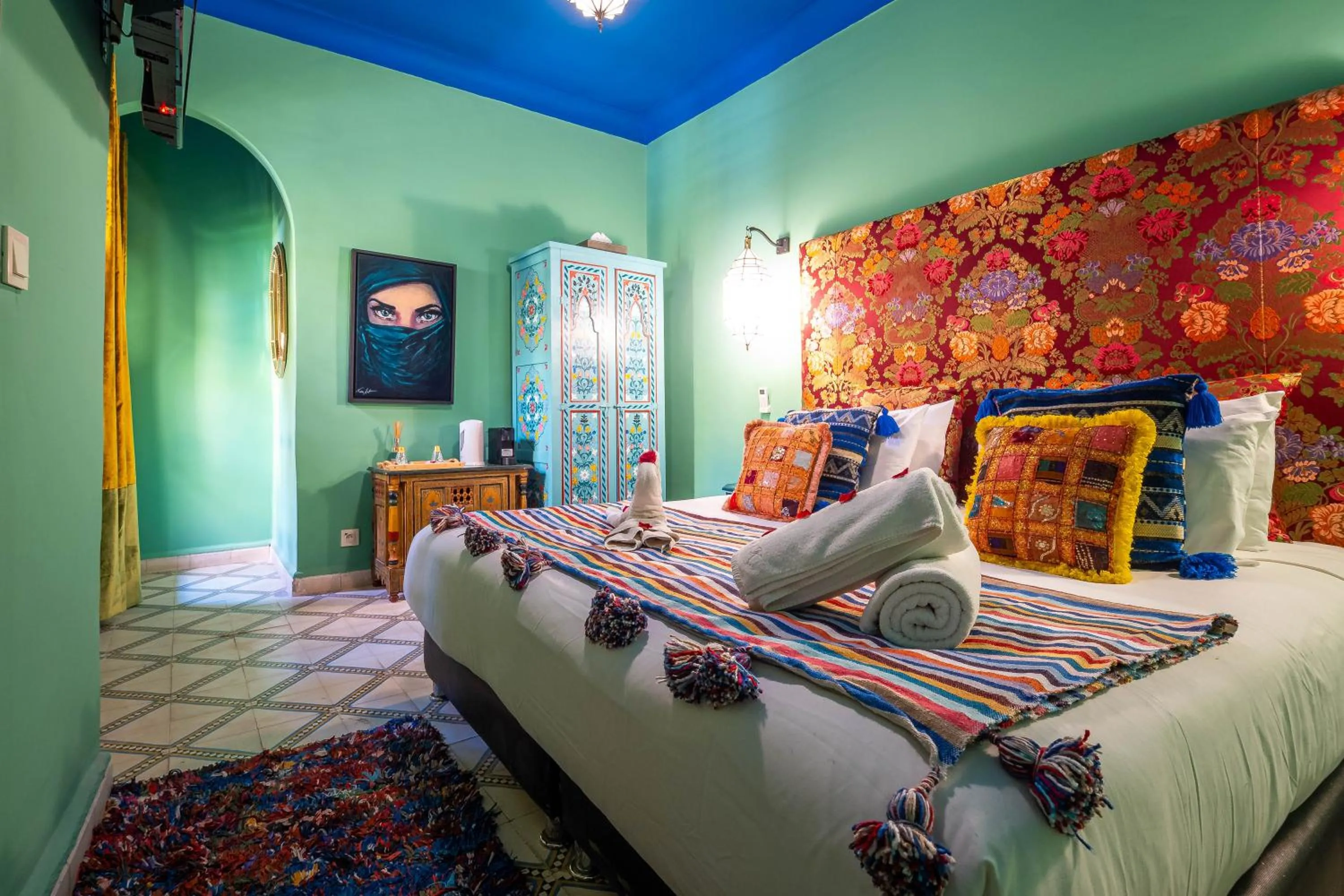 Bed in Dar Khmissa Riad & Spa