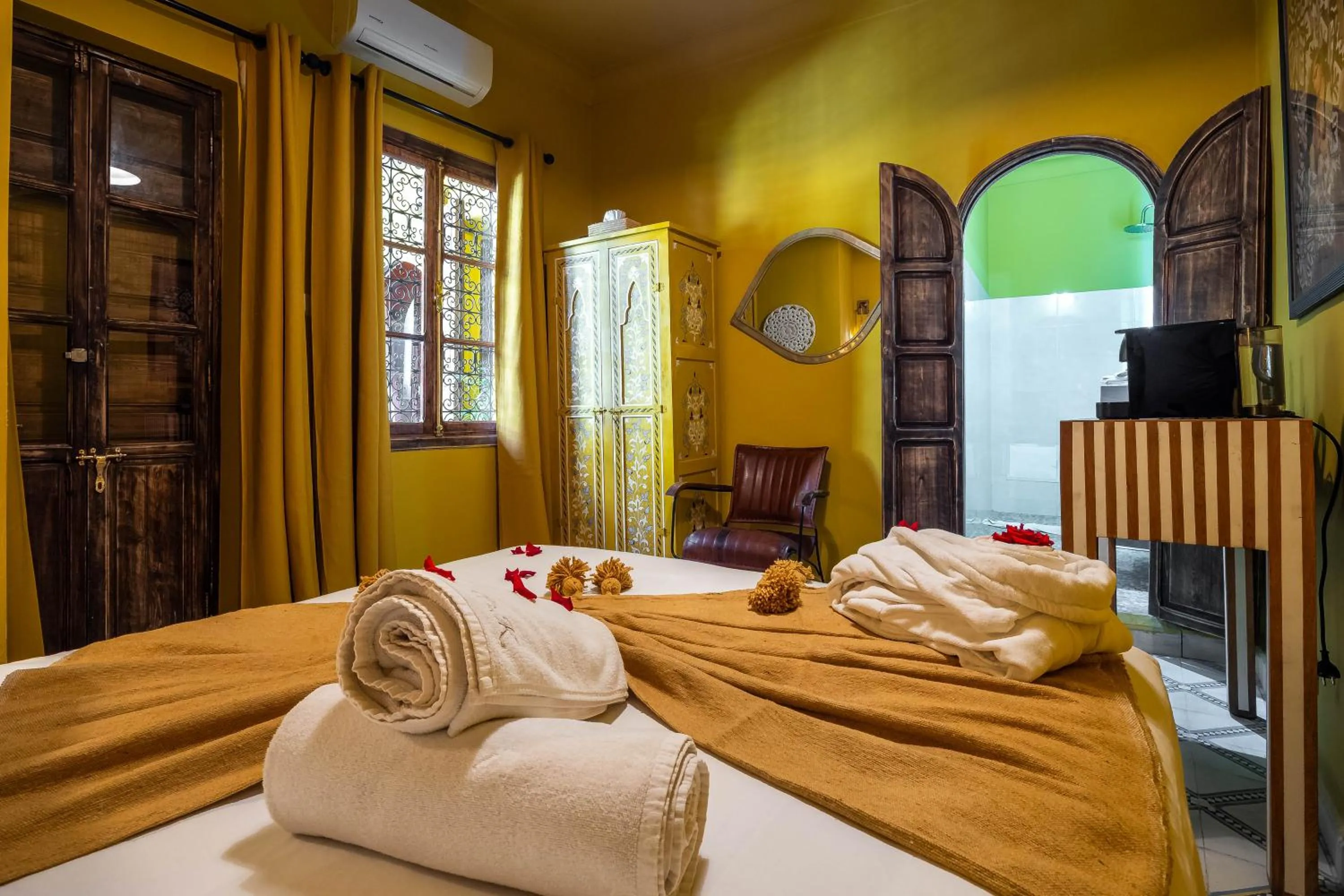 Bed in Dar Khmissa Riad & Spa