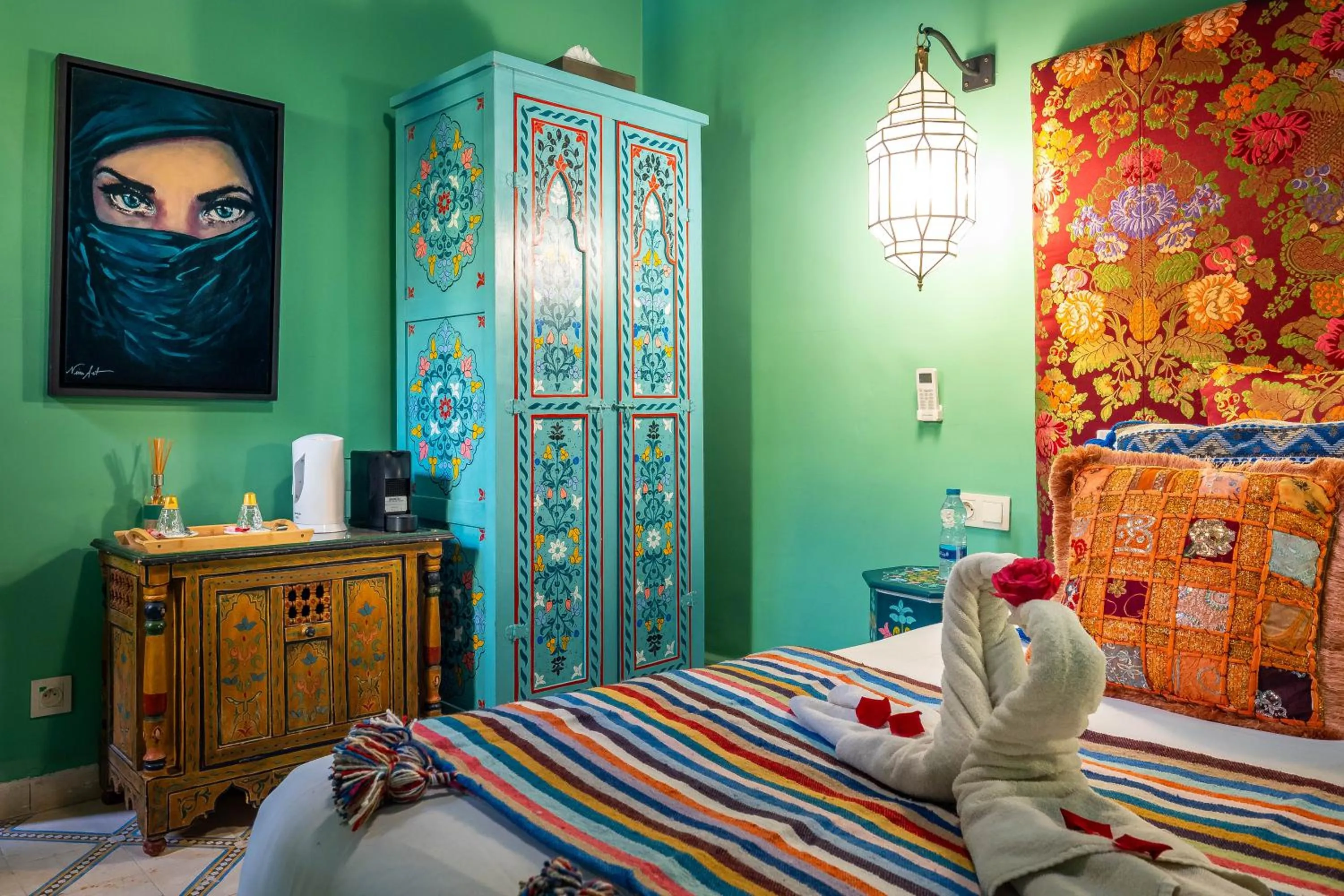 Bed in Dar Khmissa Riad & Spa