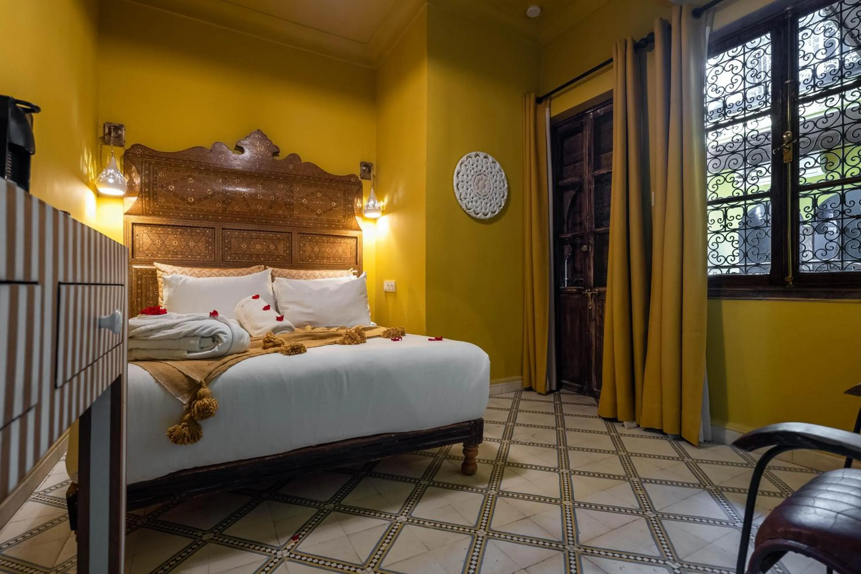 Bed in Dar Khmissa Riad & Spa