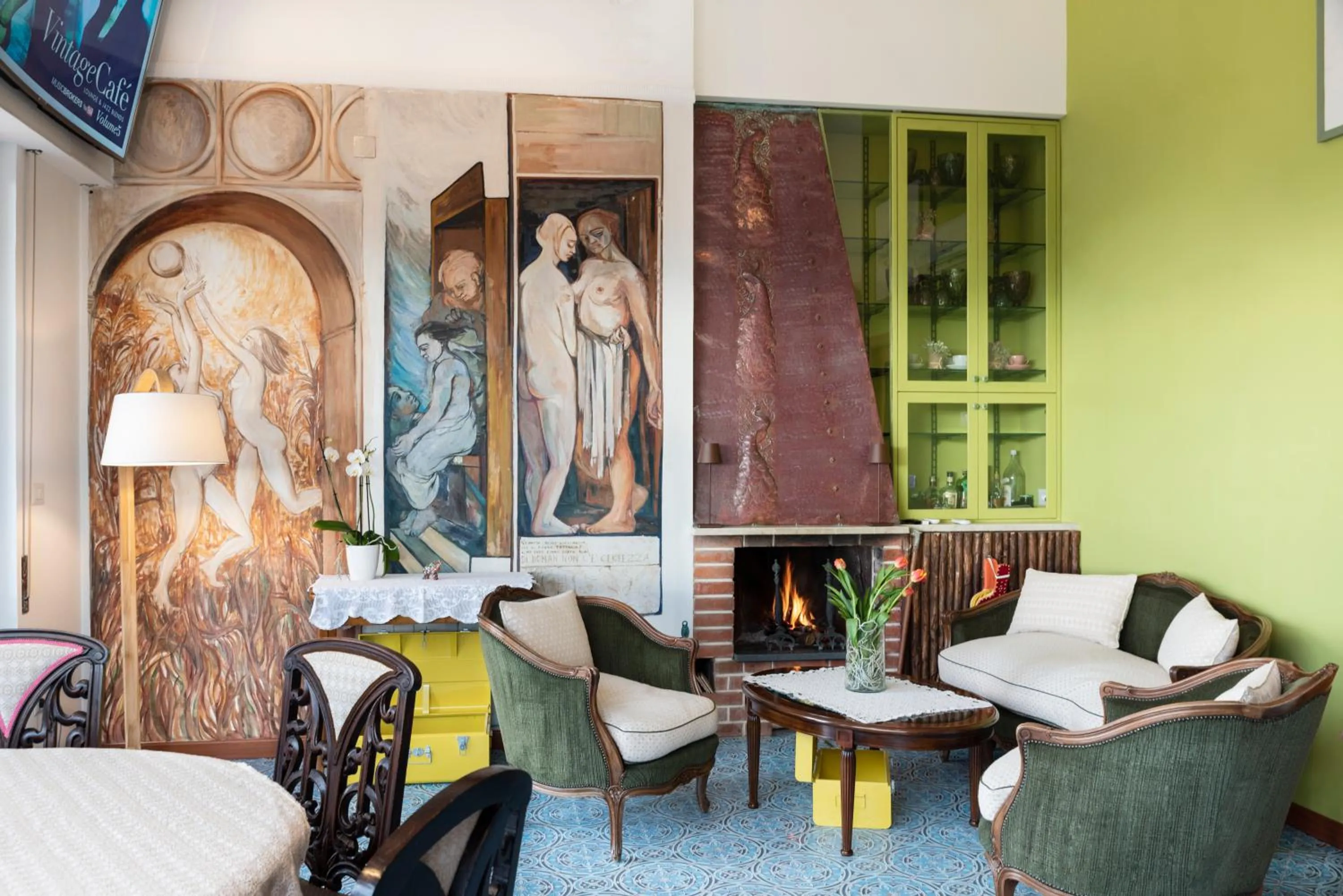 Communal lounge/ TV room in LA FORESTERIA DI MAESTINA