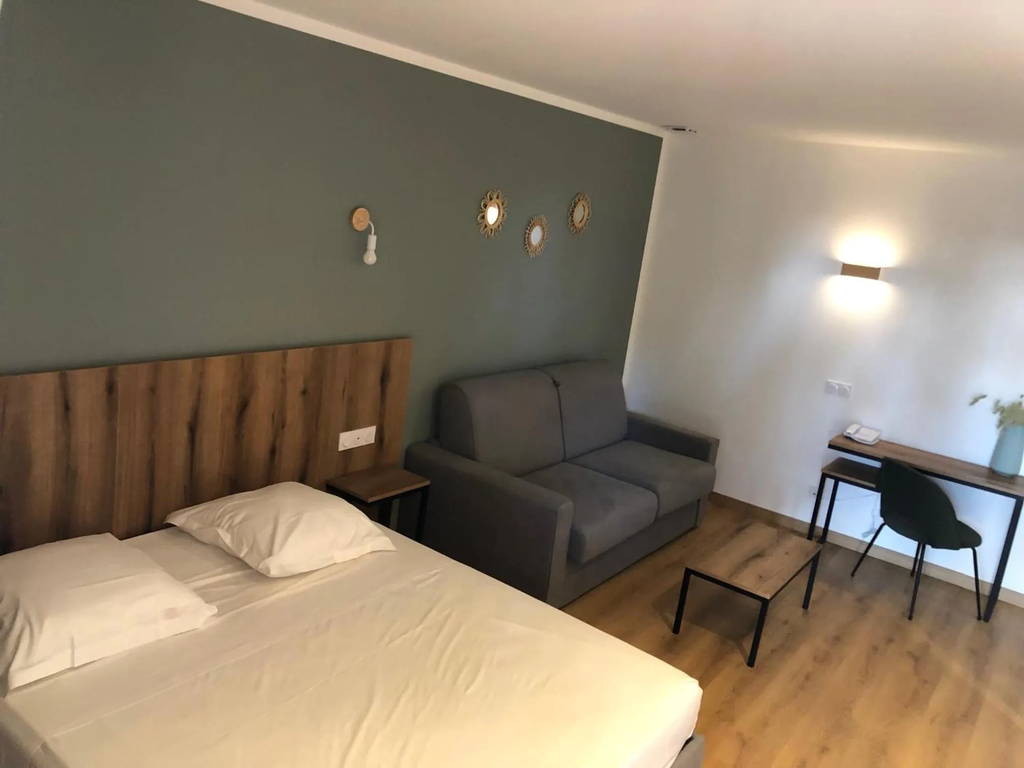 Bedroom, Bed in Auberge les Oliviers