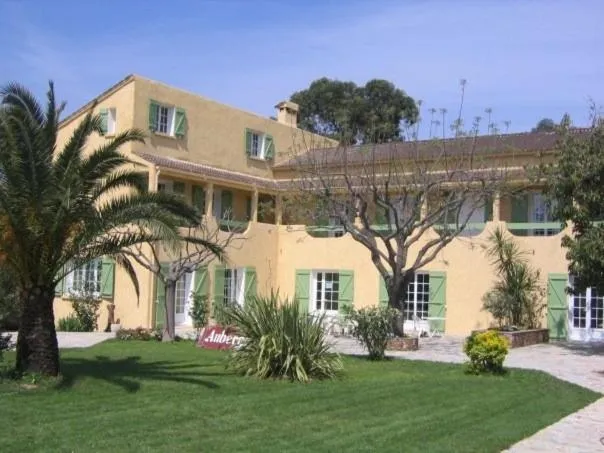 Garden in Auberge les Oliviers