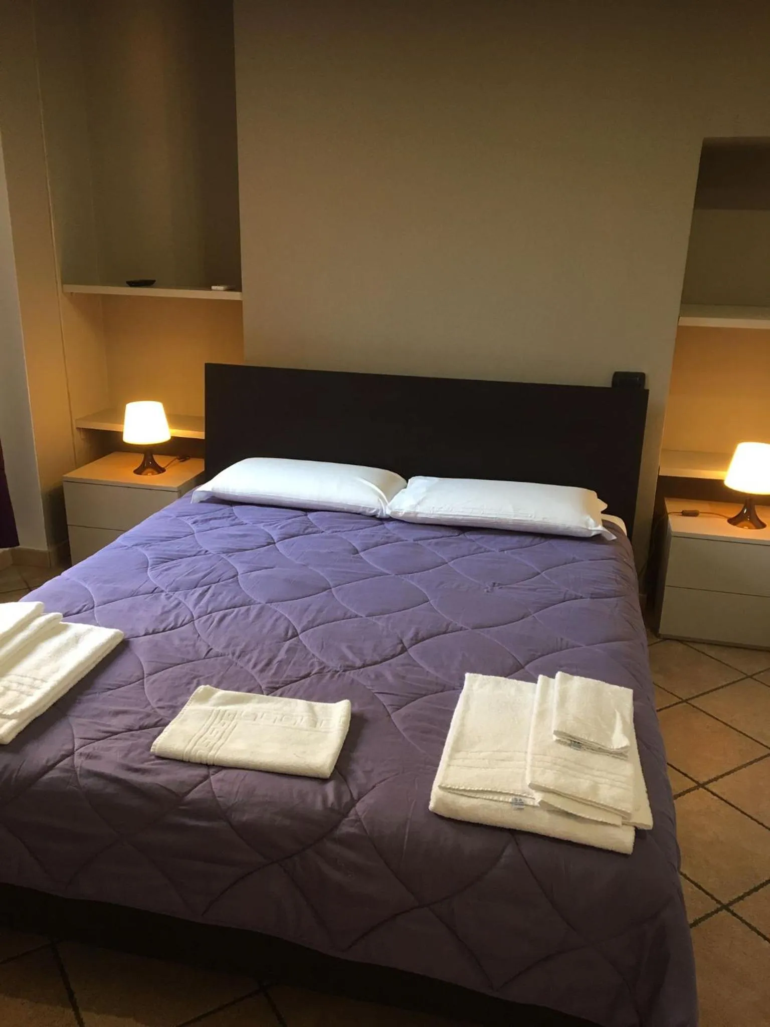 Bed in HH Hermoso Housing VALENZA