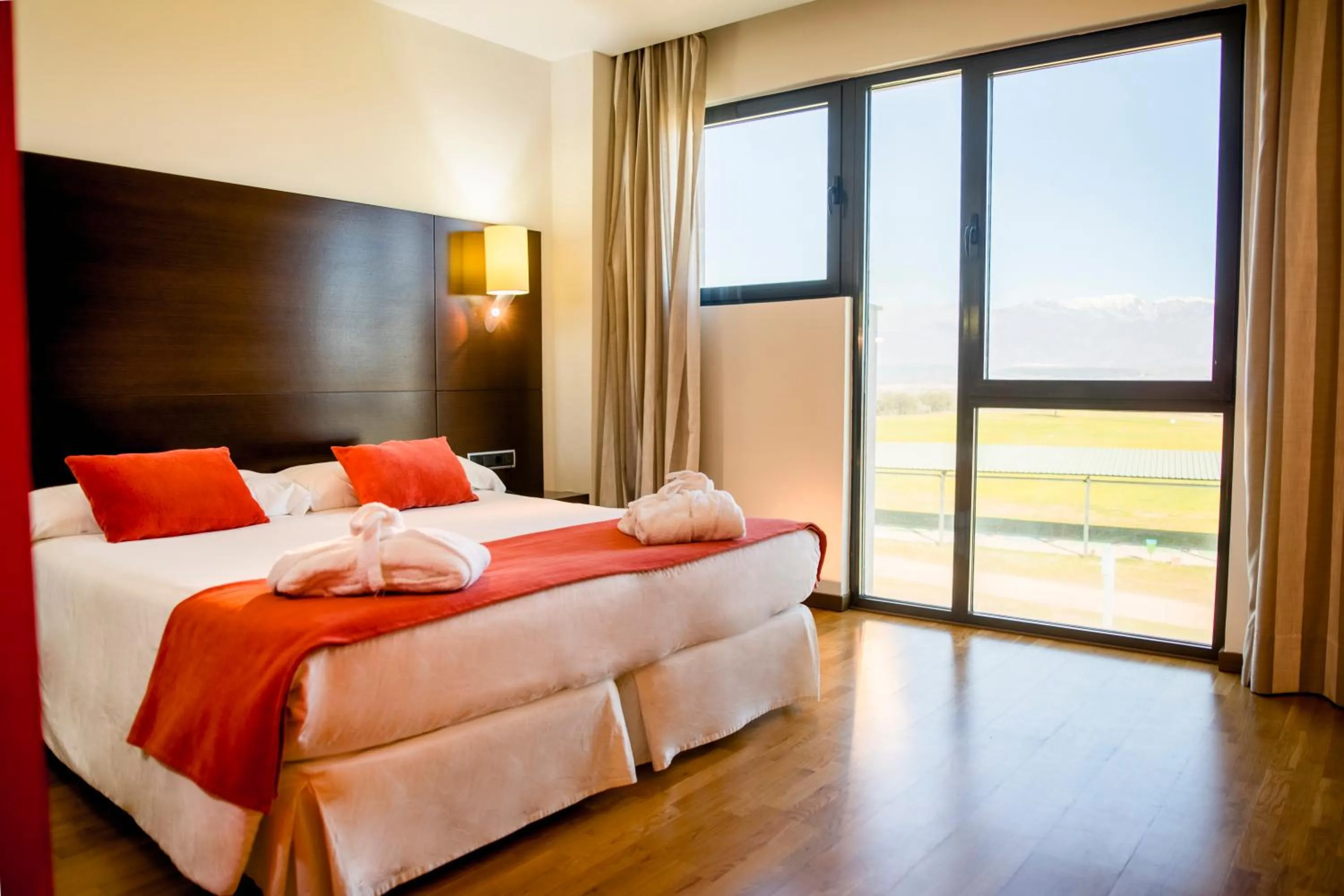 Photo of the whole room, Bed in Hospedium Hotel Valles de Gredos Golf