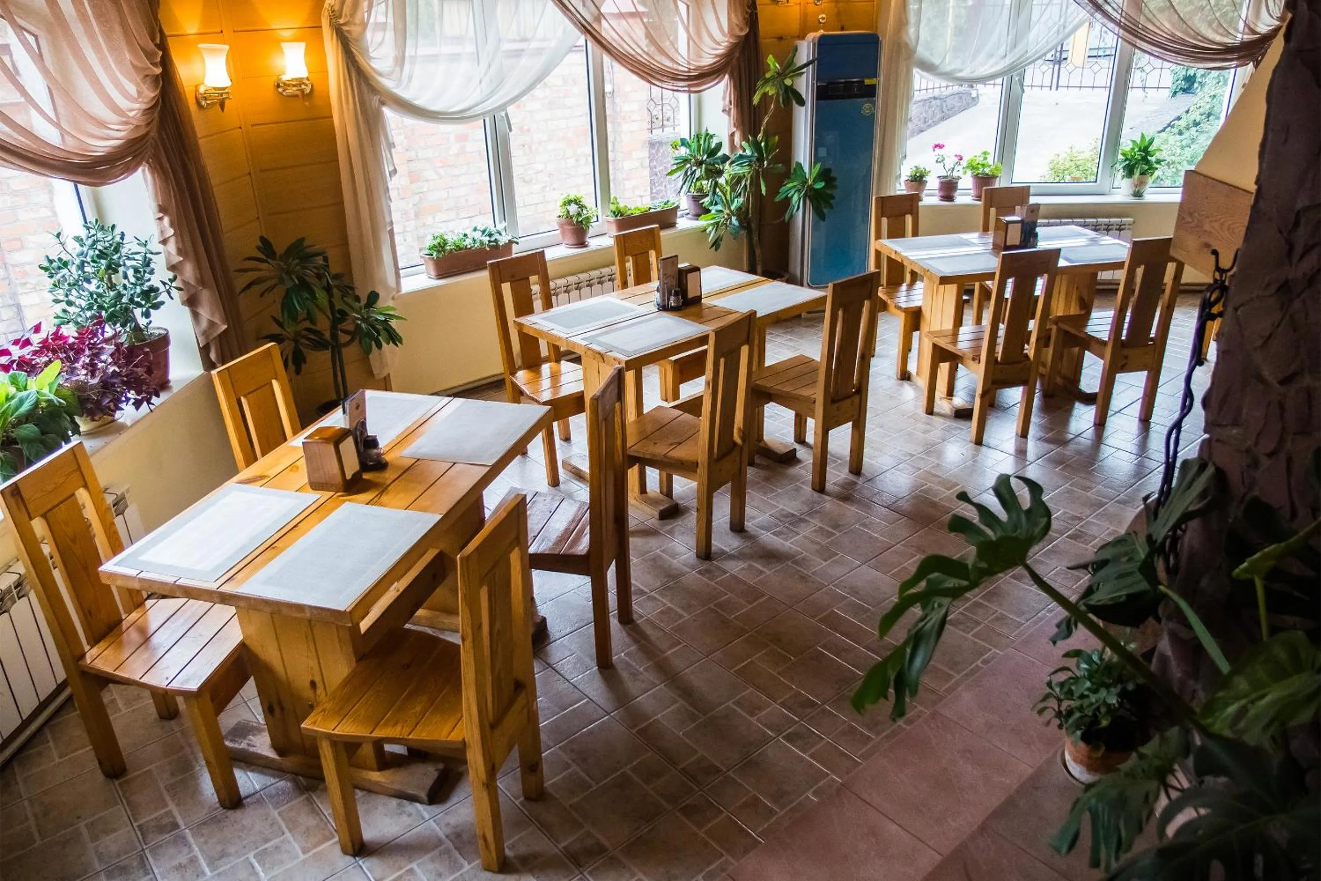 Restaurant/places to eat in Asian Mountains