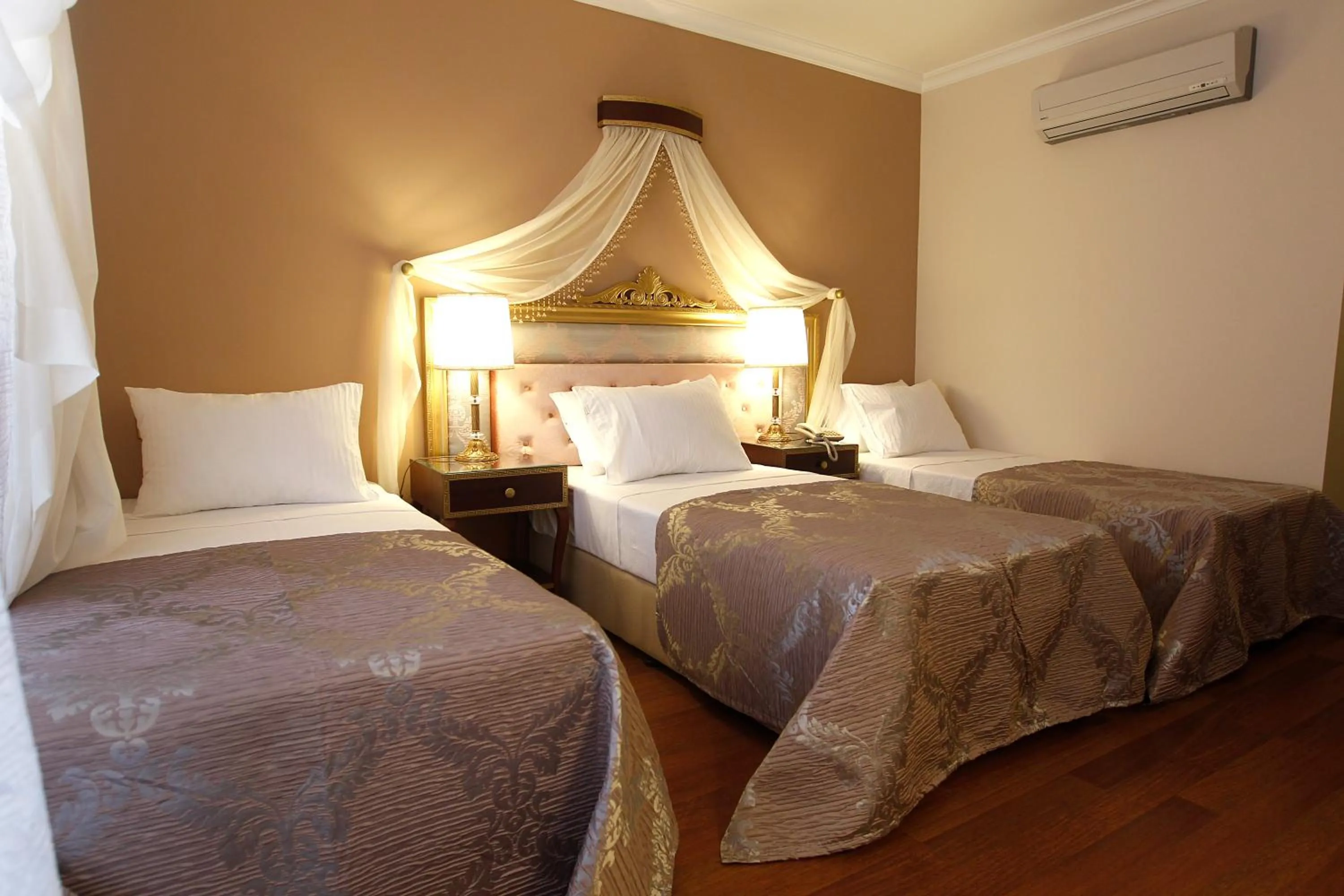 Bed in Saint John Hotel