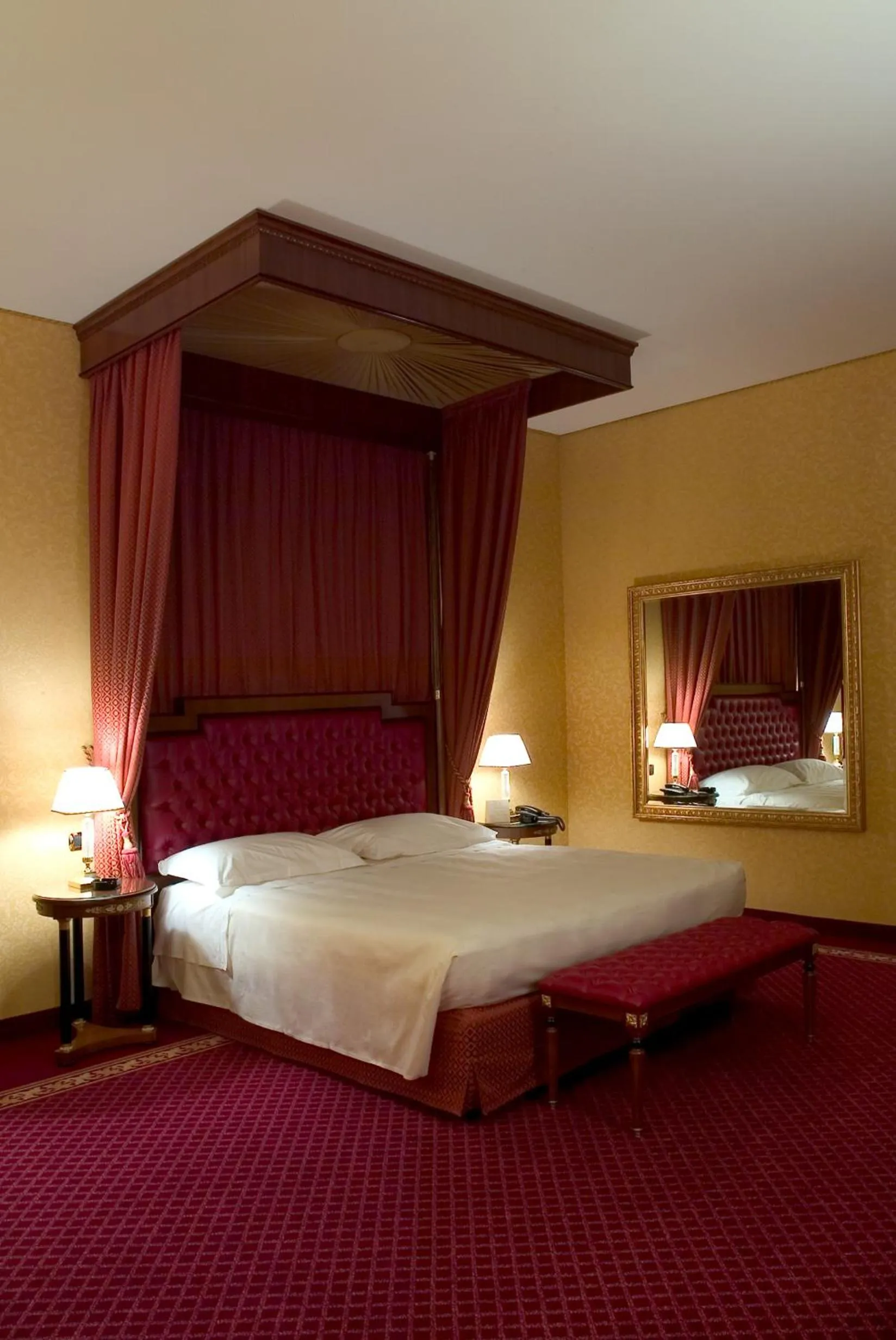 Photo of the whole room, Bed in Hotel Maxim