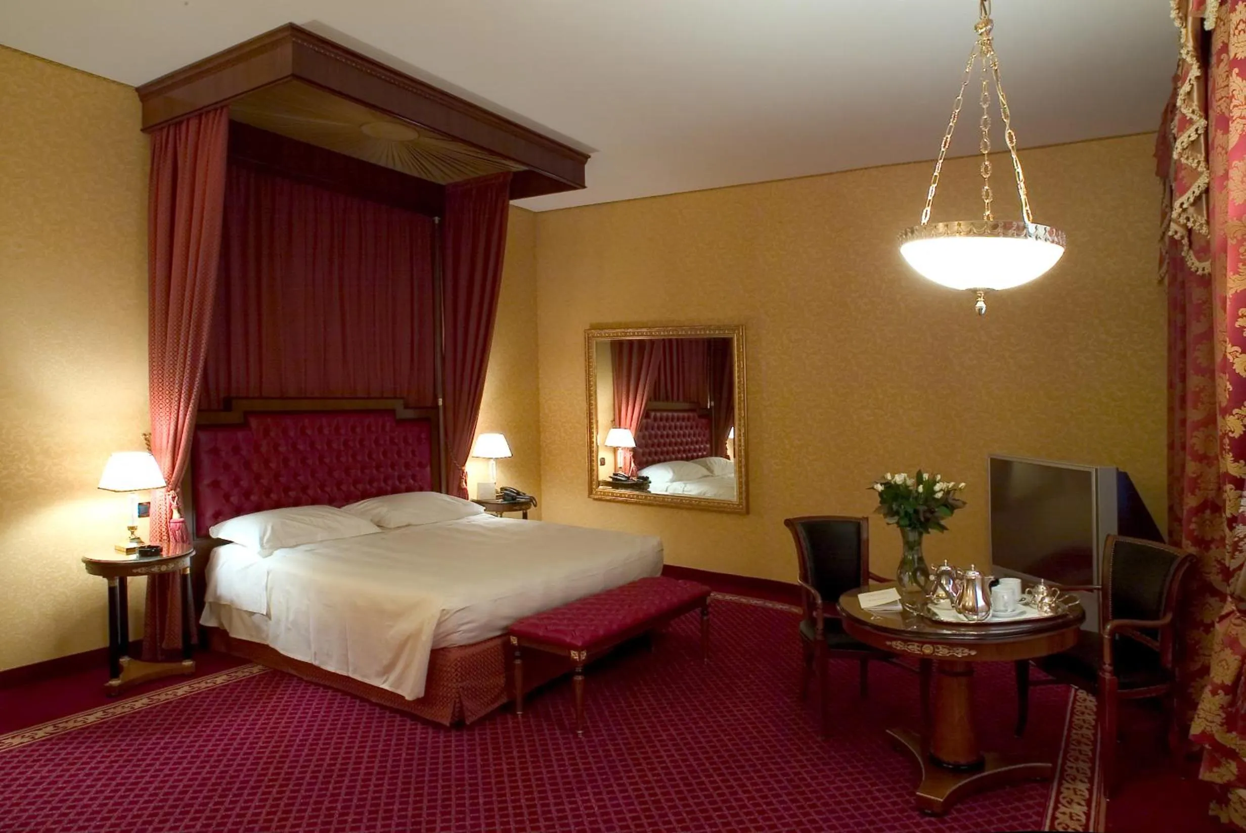 Photo of the whole room, Bed in Hotel Maxim