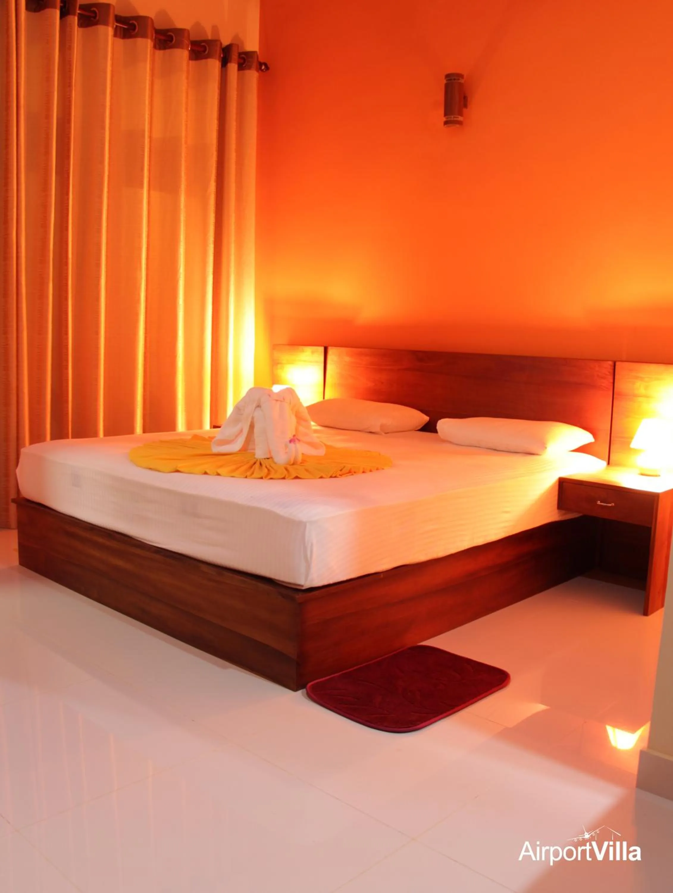 Bed in Airport Villa