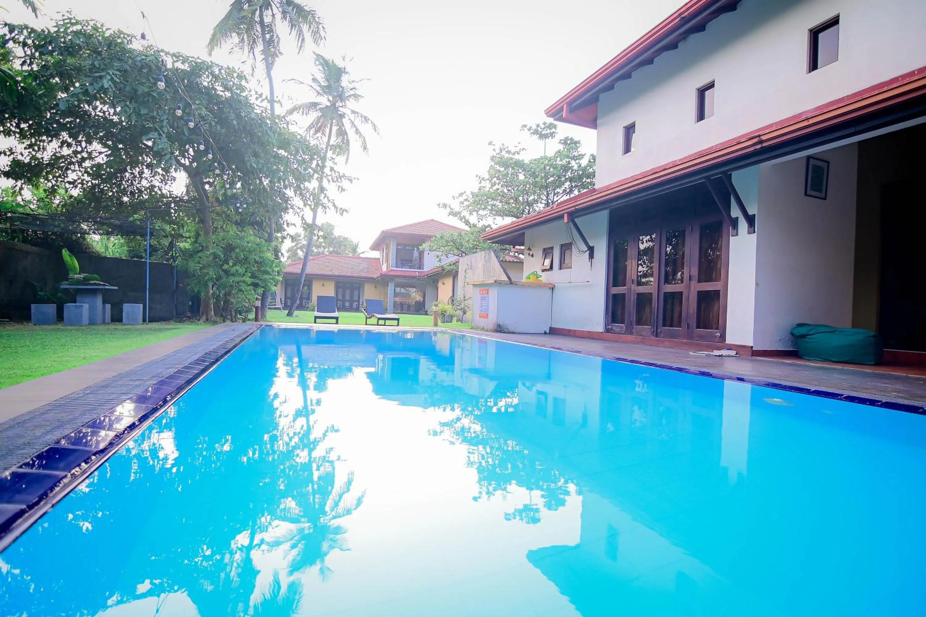 Property building in Airport Villa