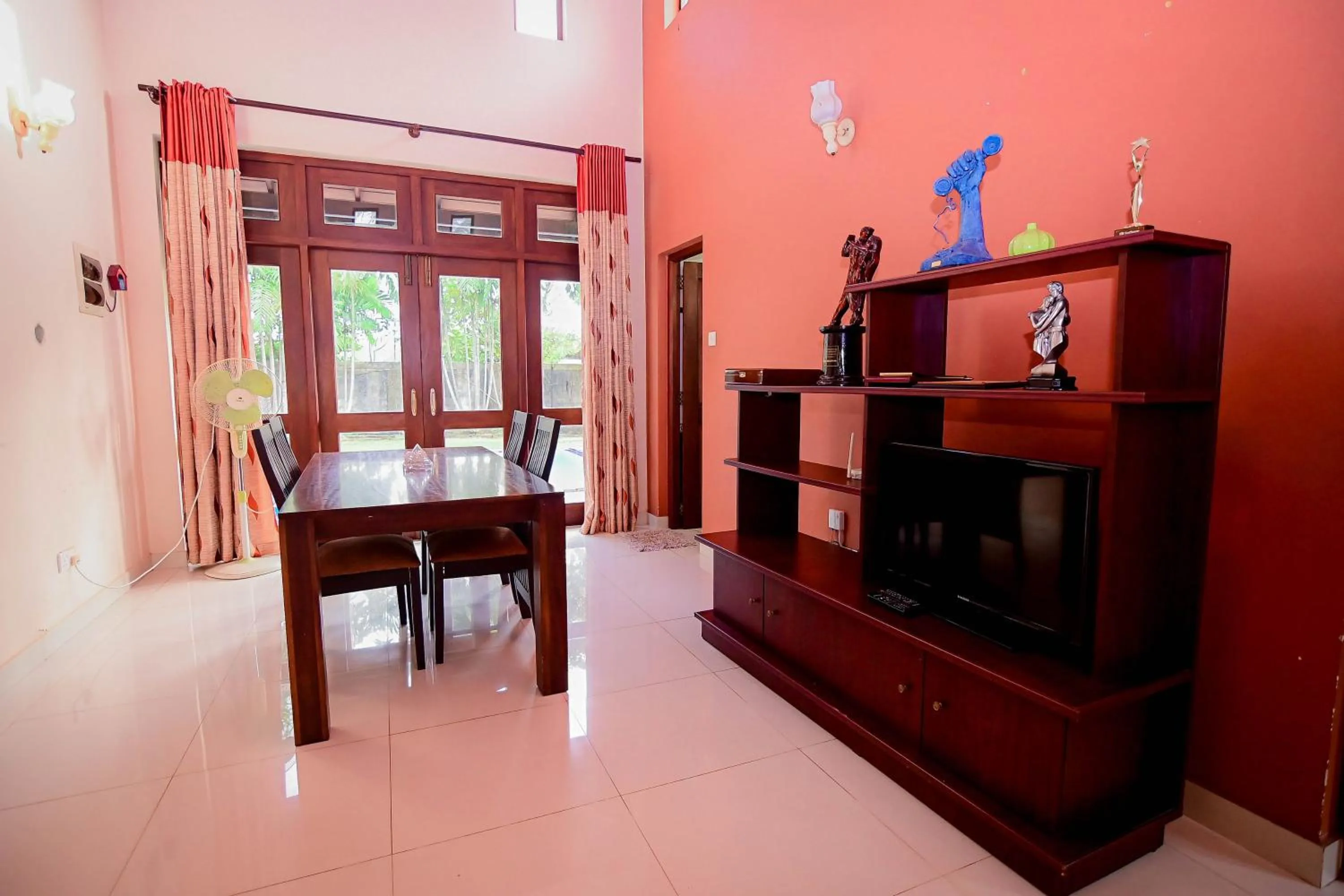 Dining area in Airport Villa
