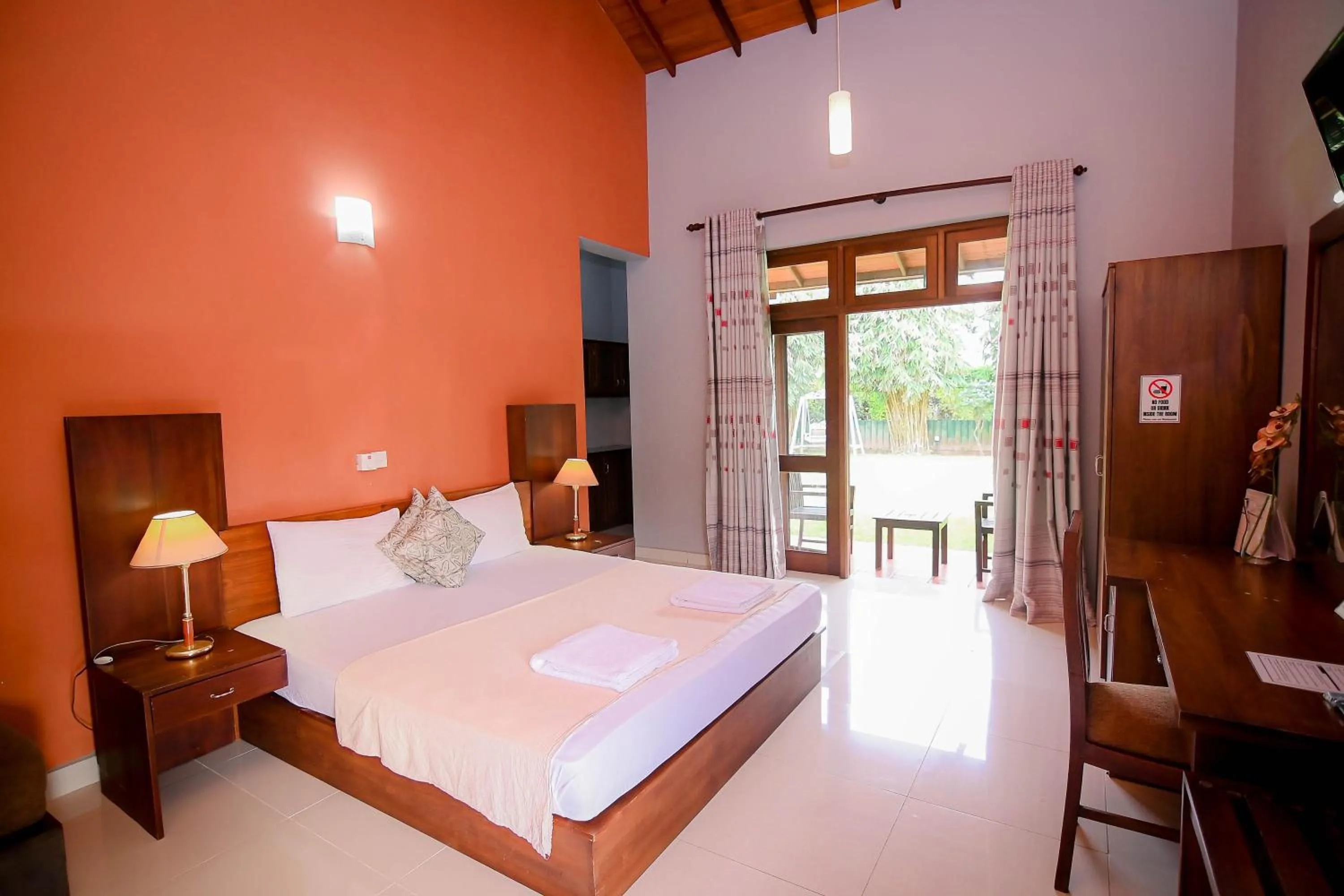 Bedroom, Bed in Airport Villa
