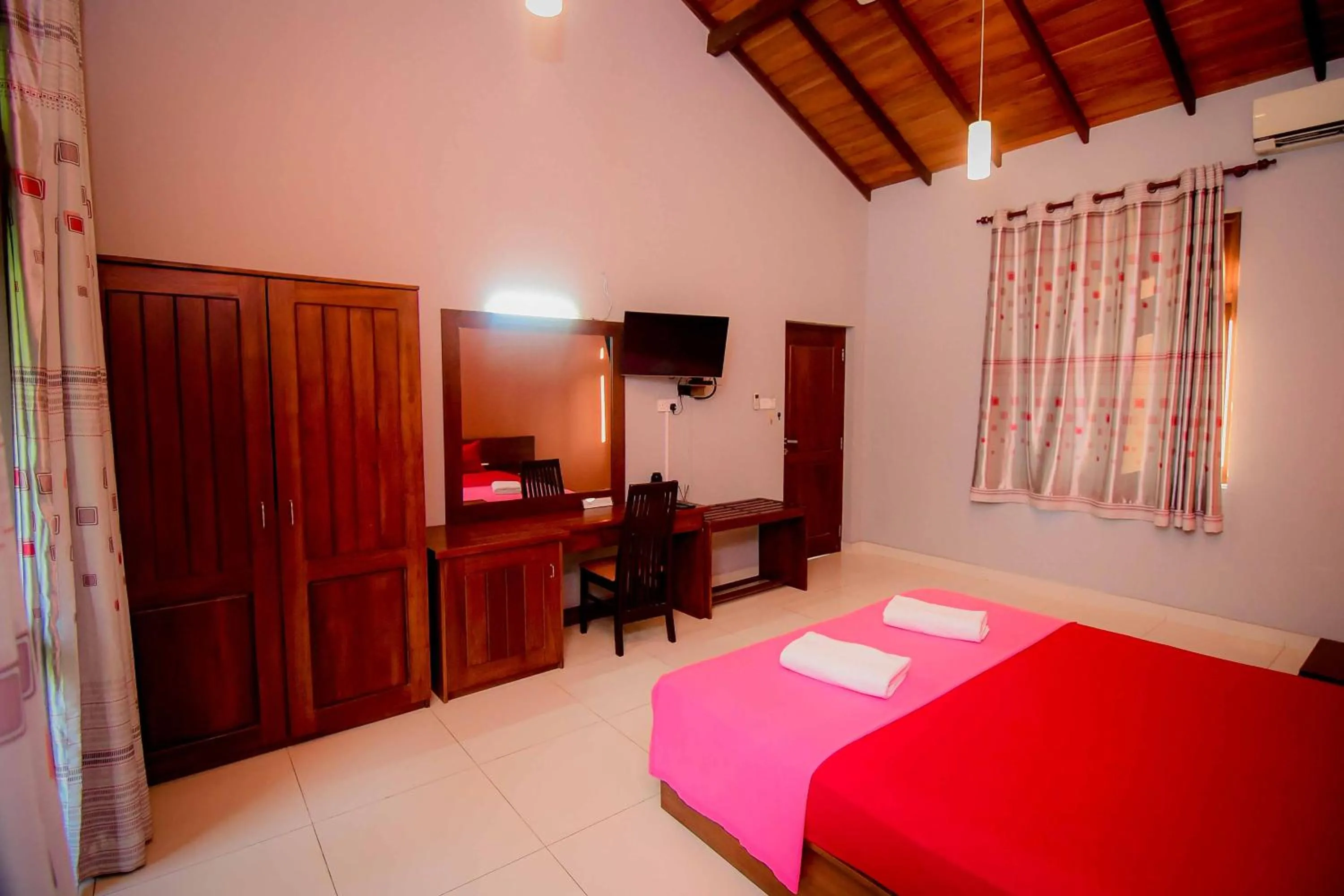 Bed in Airport Villa