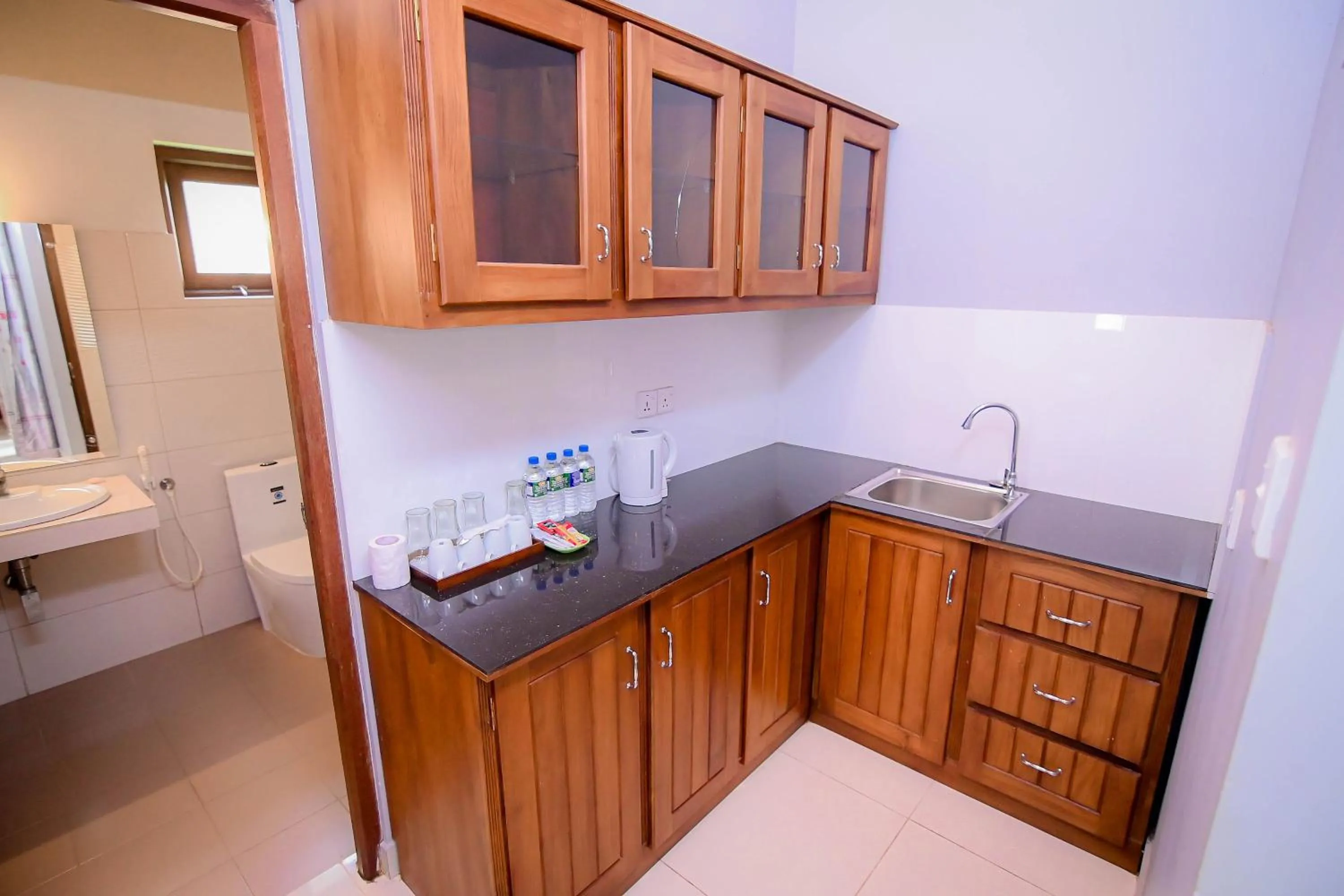 Kitchen or kitchenette in Airport Villa