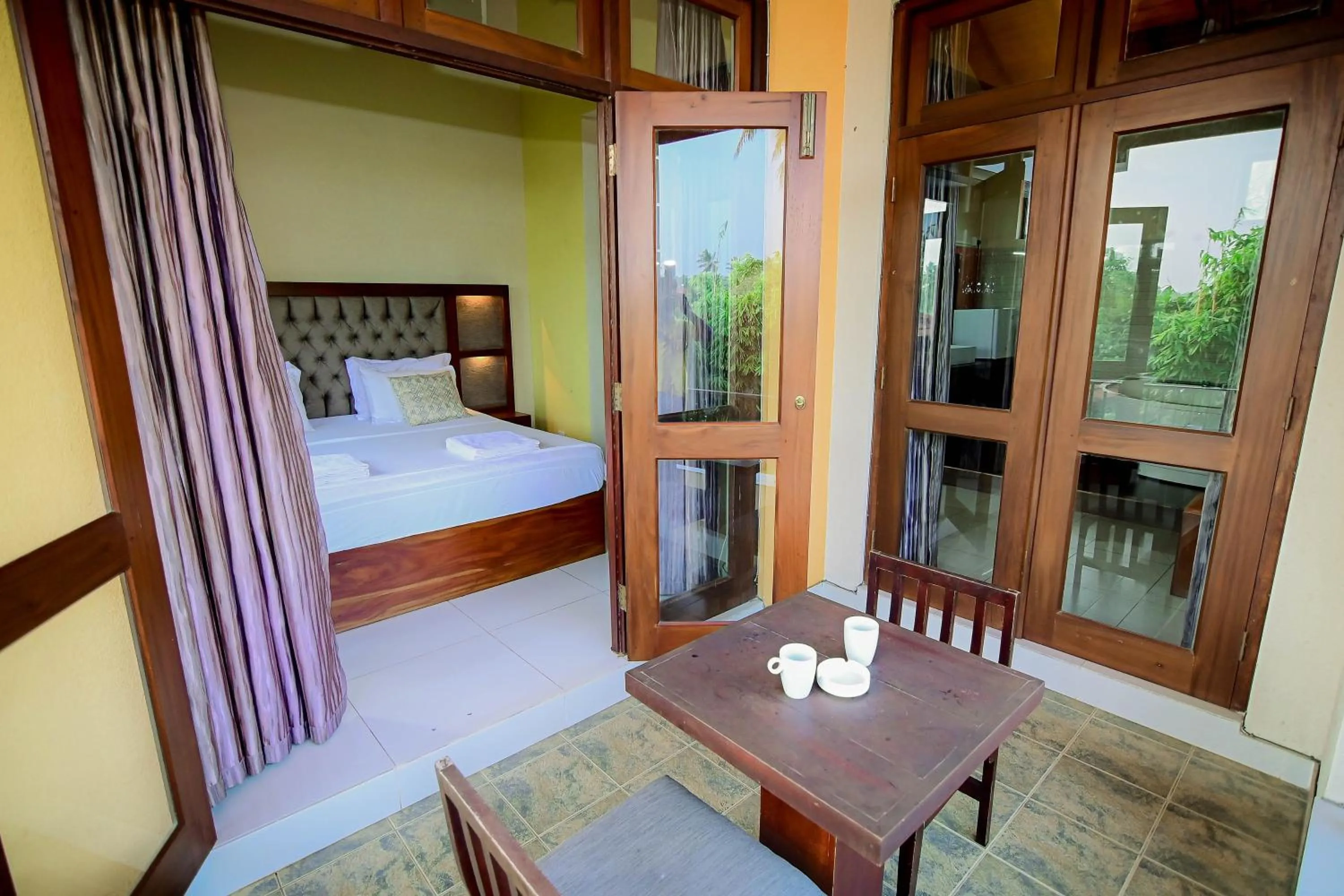 Bed in Airport Villa