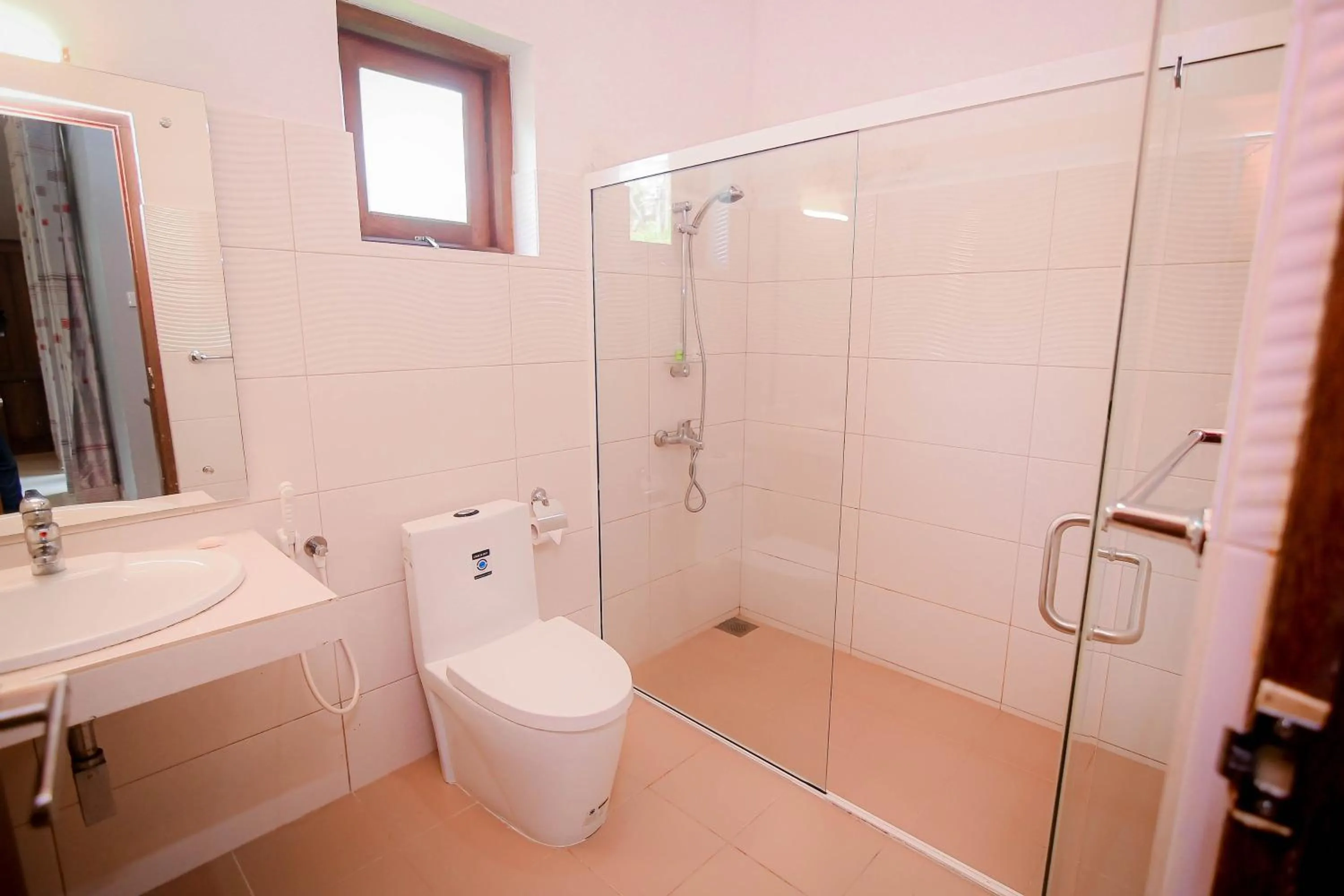 Bathroom in Airport Villa