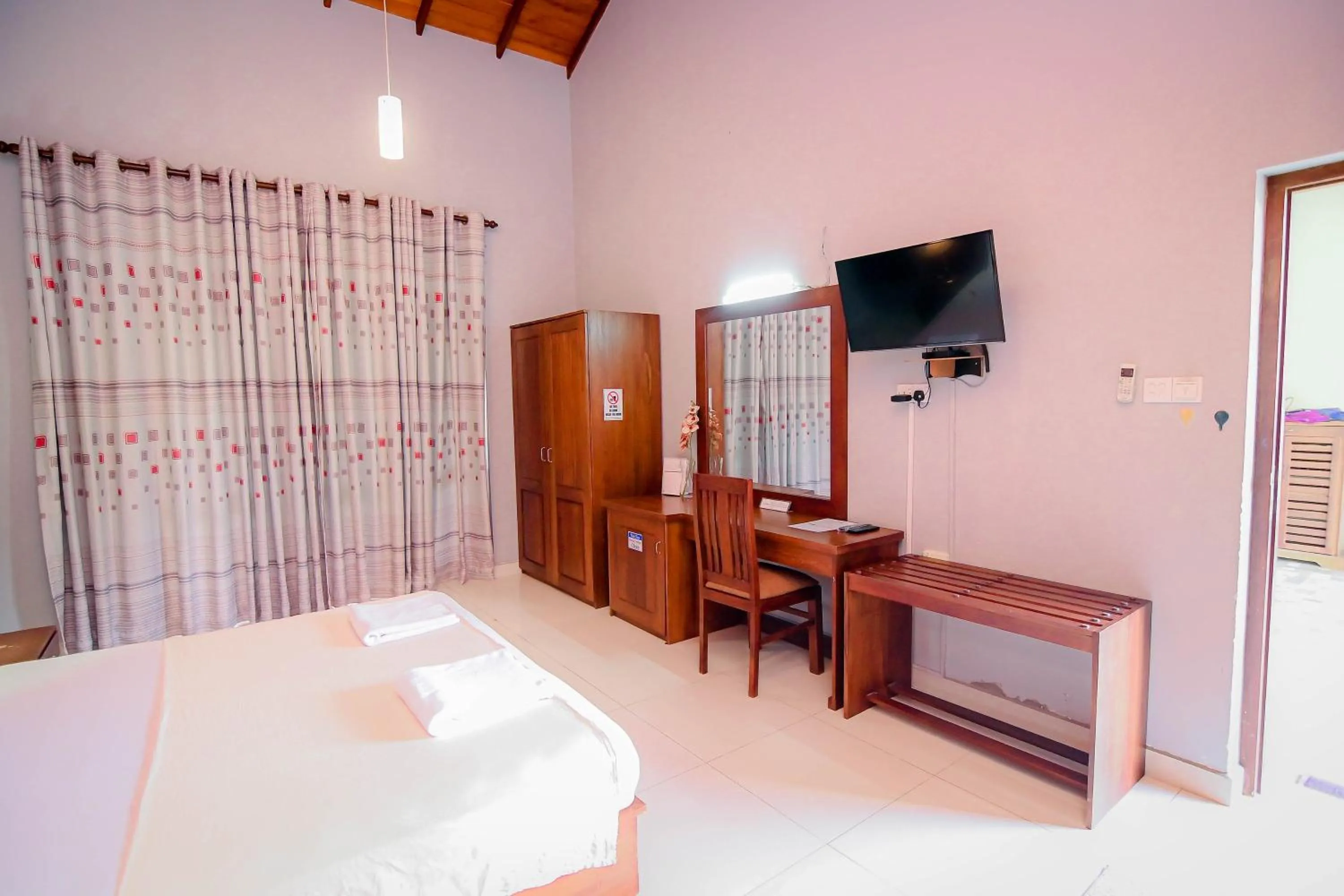 wardrobe, Bed in Airport Villa