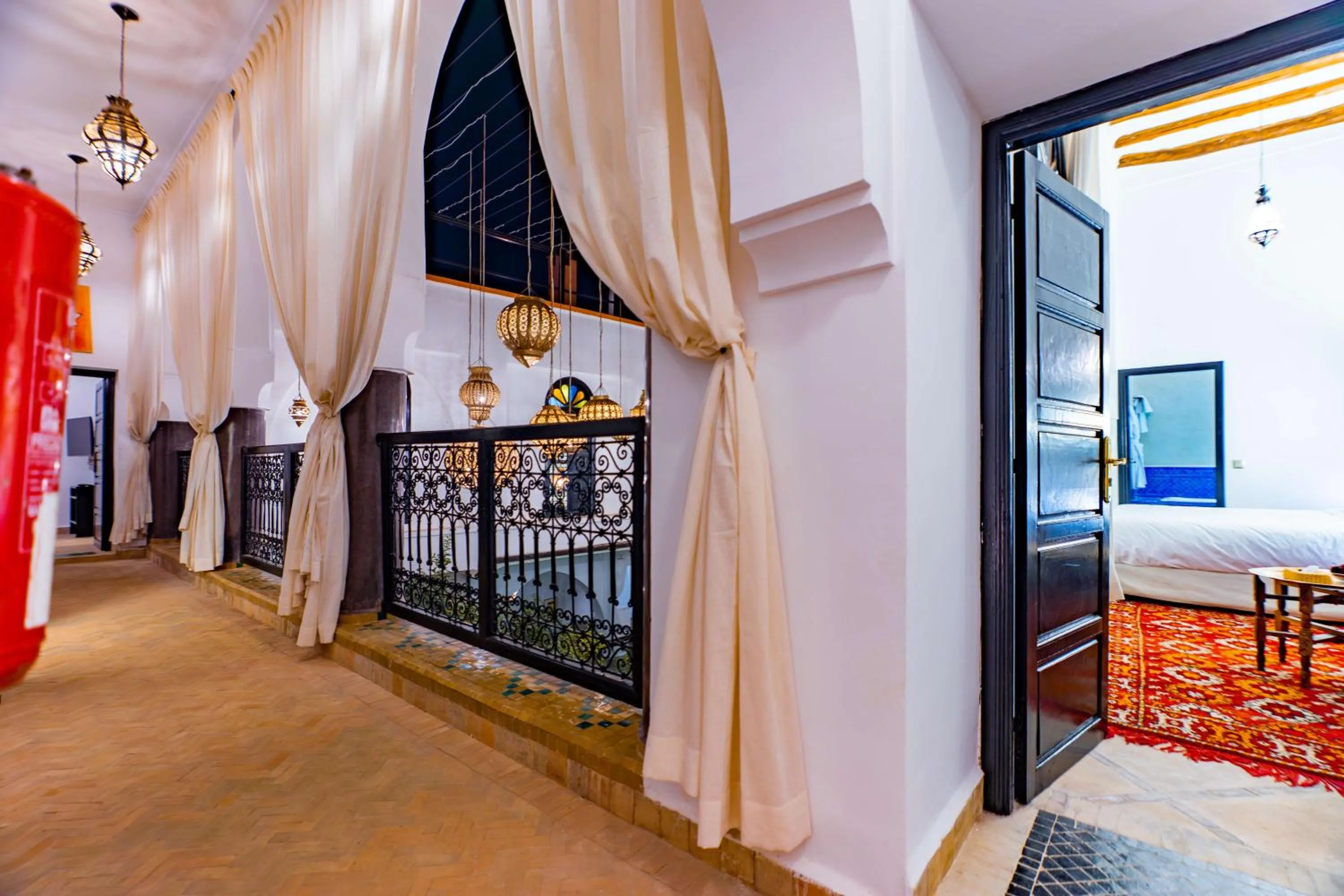 Photo of the whole room, Bed in Riad Dar Dialkoum