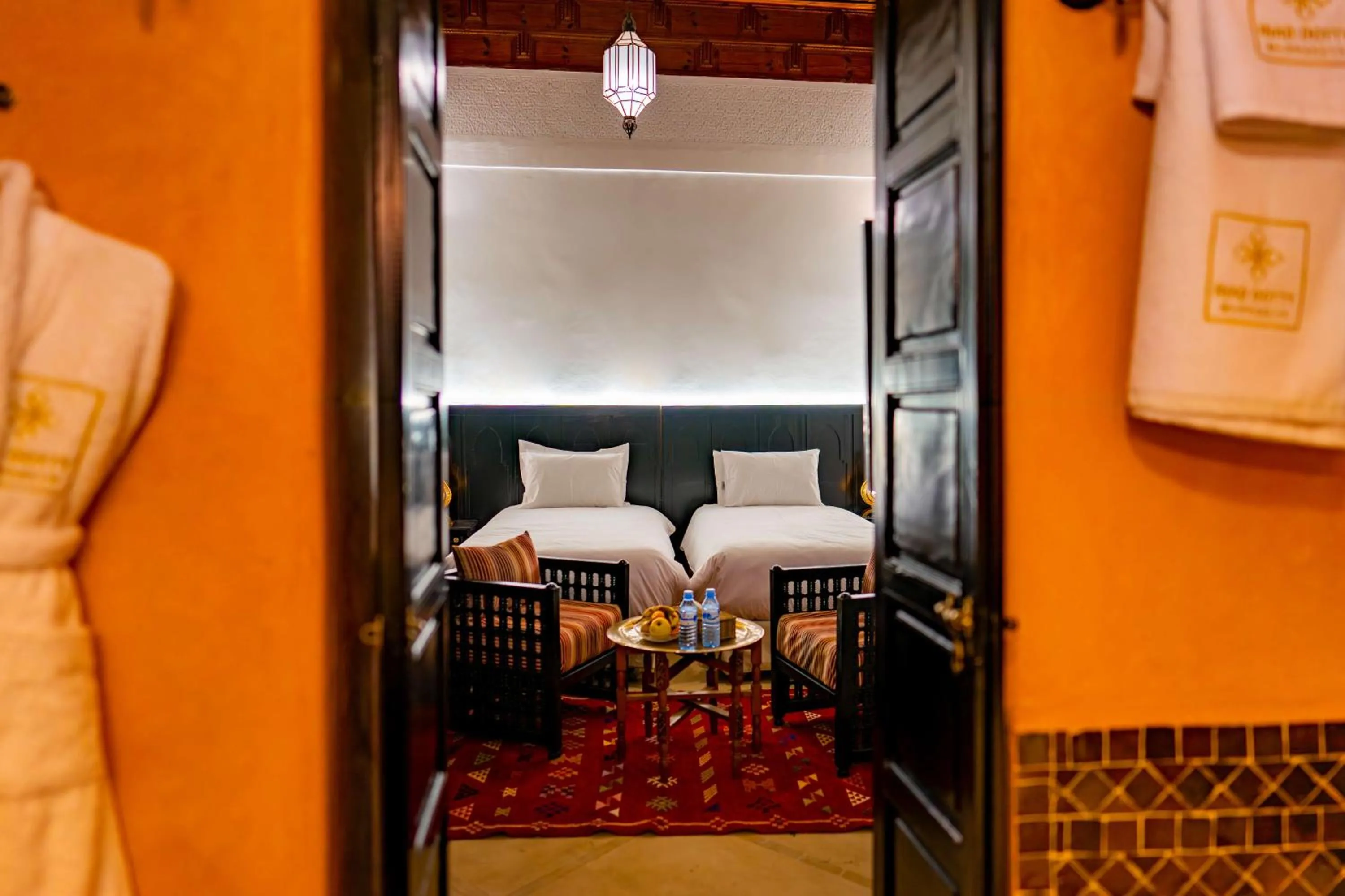 Photo of the whole room, Bed in Riad Dar Dialkoum