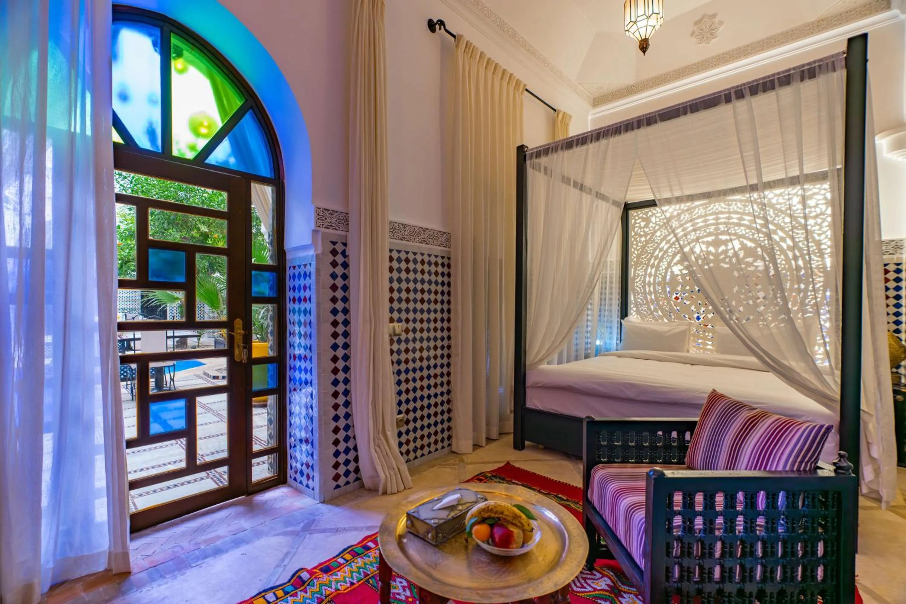 Photo of the whole room, Bed in Riad Dar Dialkoum