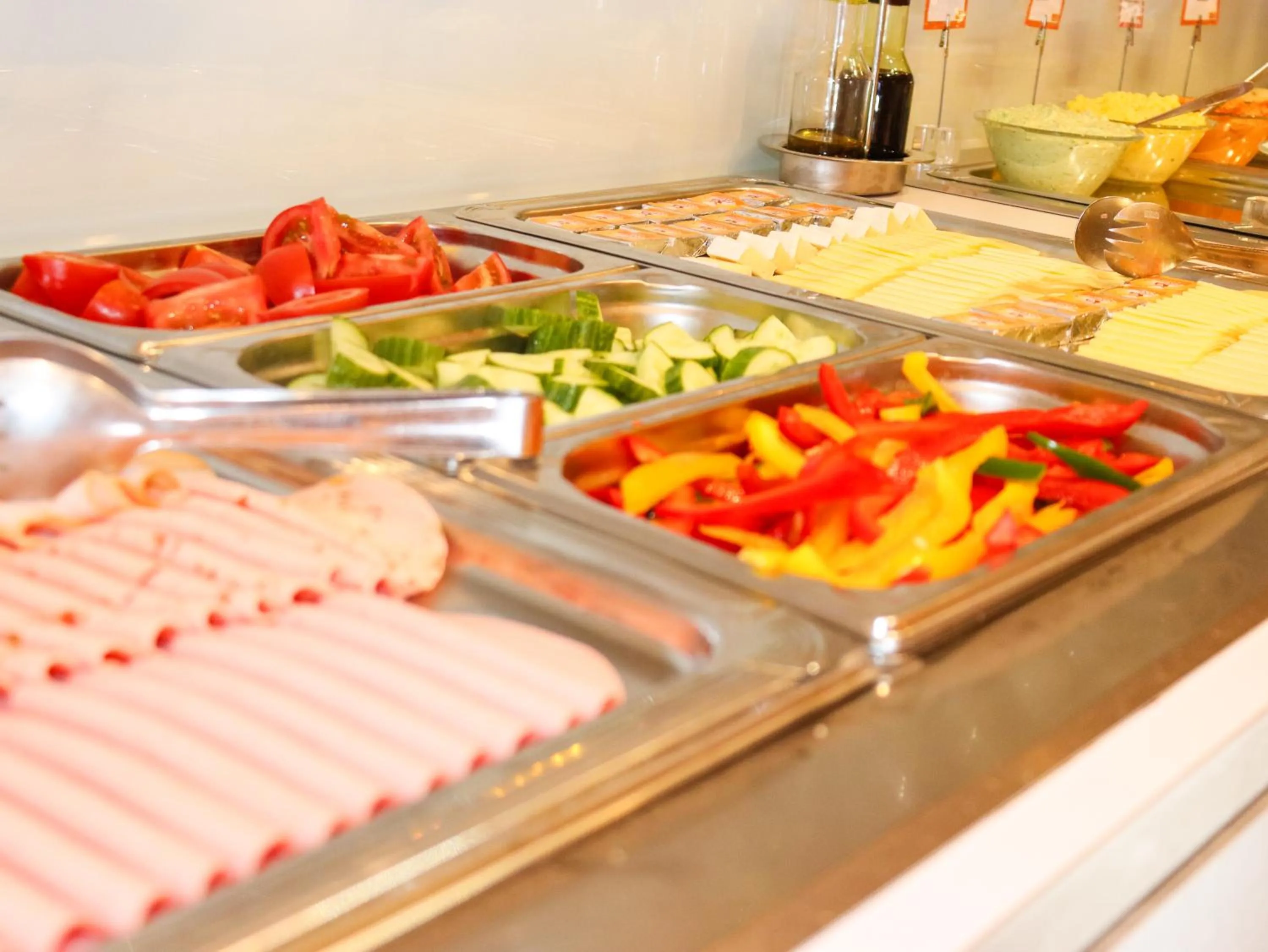 Breakfast in Simm's Hotel - cityhotel next to Metro U3