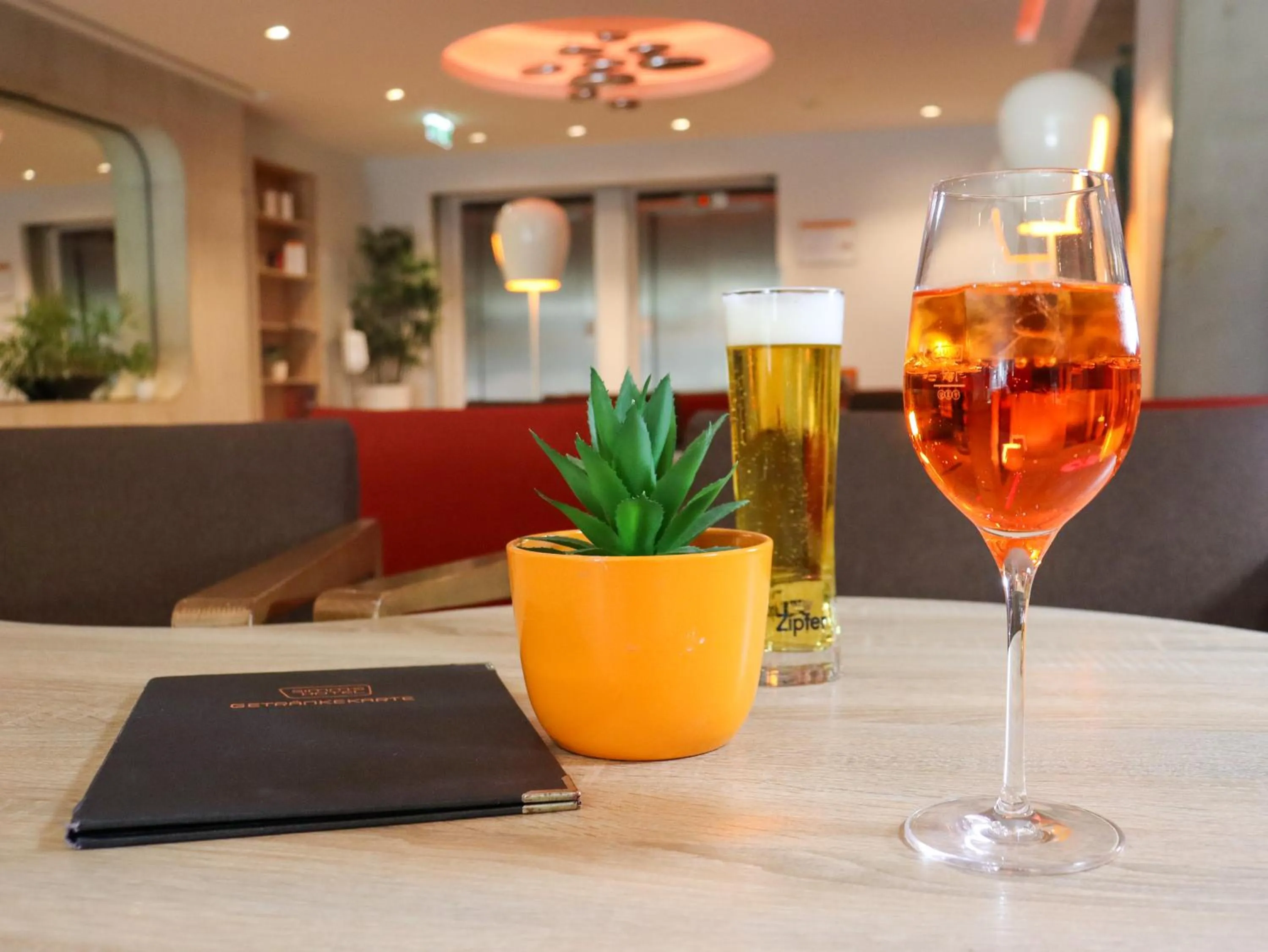 Lobby or reception in Simm's Hotel - cityhotel next to Metro U3