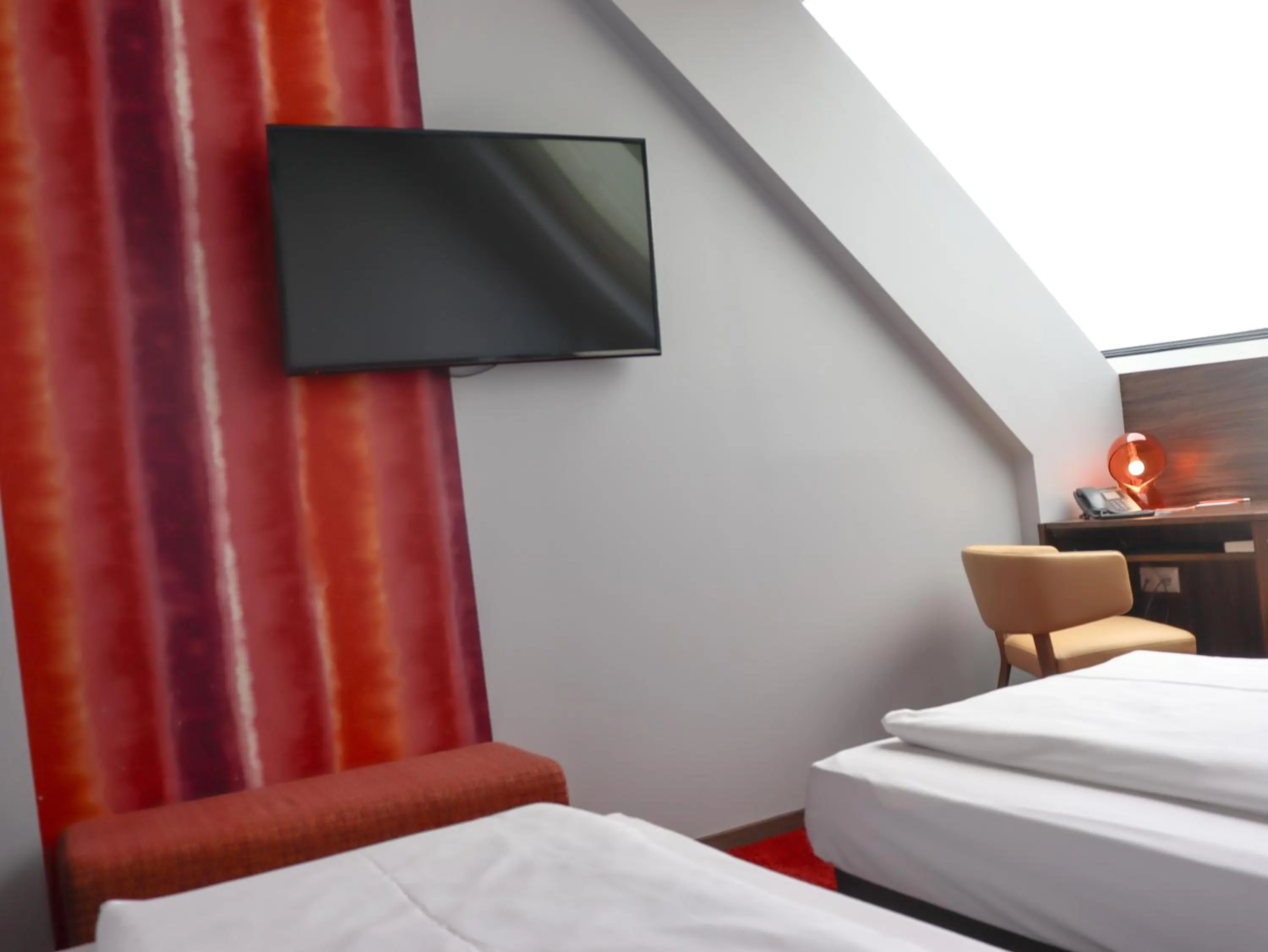 Photo of the whole room, Bed in Simm's Hotel - cityhotel next to Metro U3