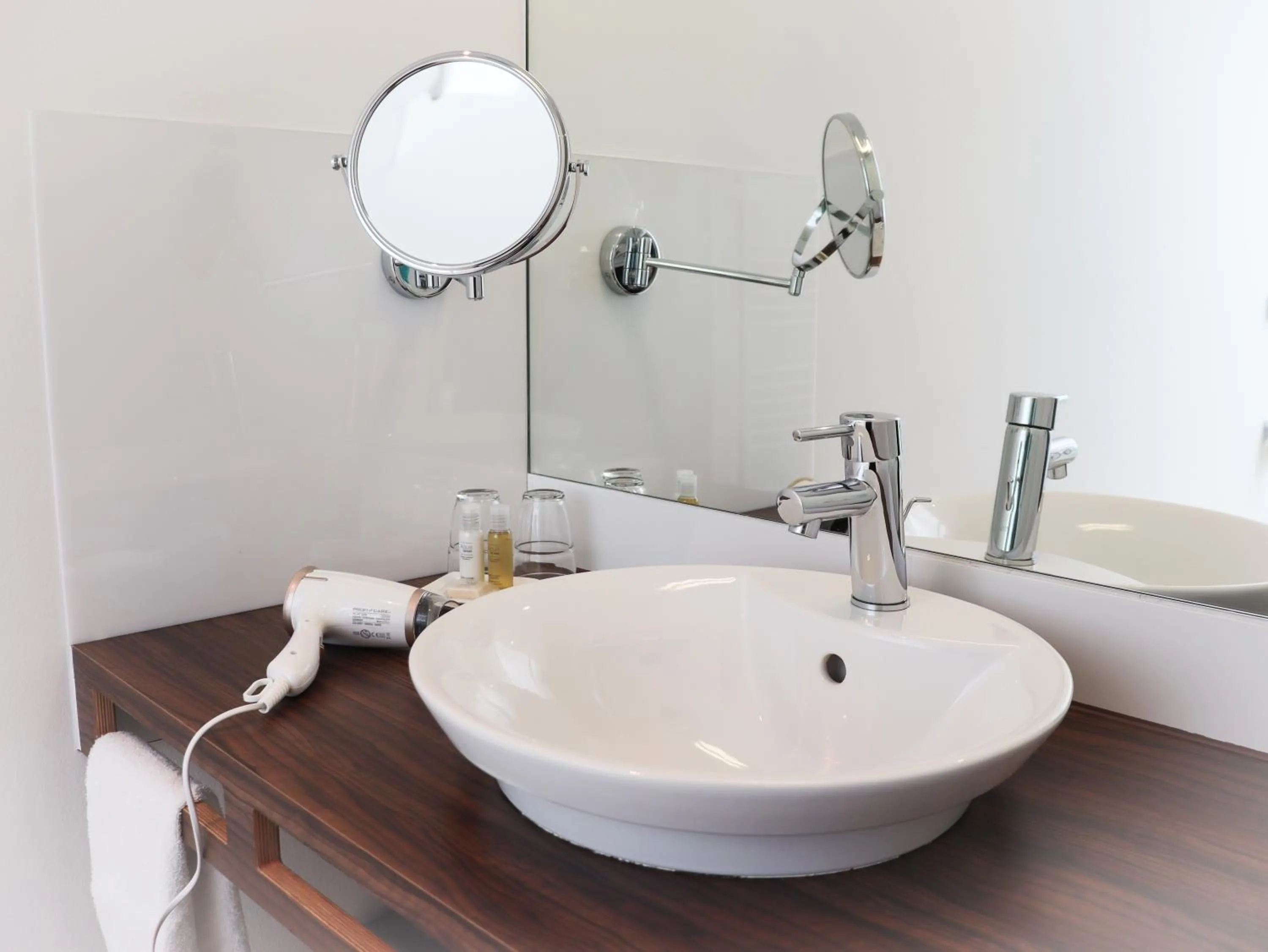 Bathroom in Simm's Hotel - cityhotel next to Metro U3