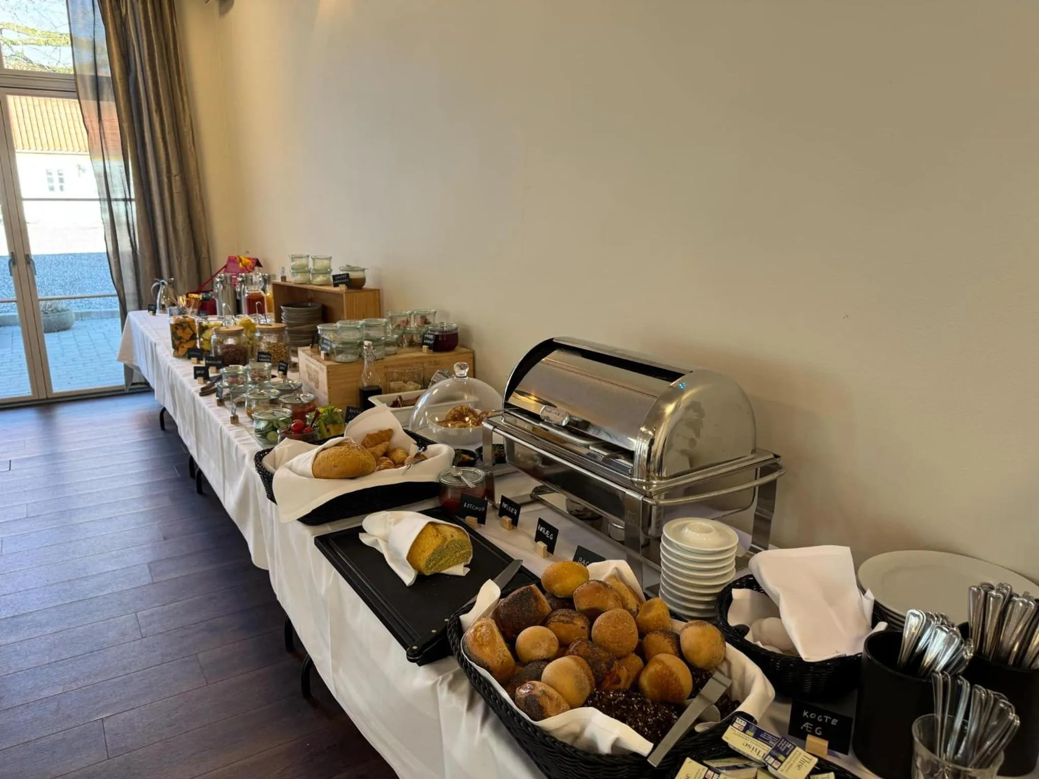 Buffet breakfast in Bramslevgaard