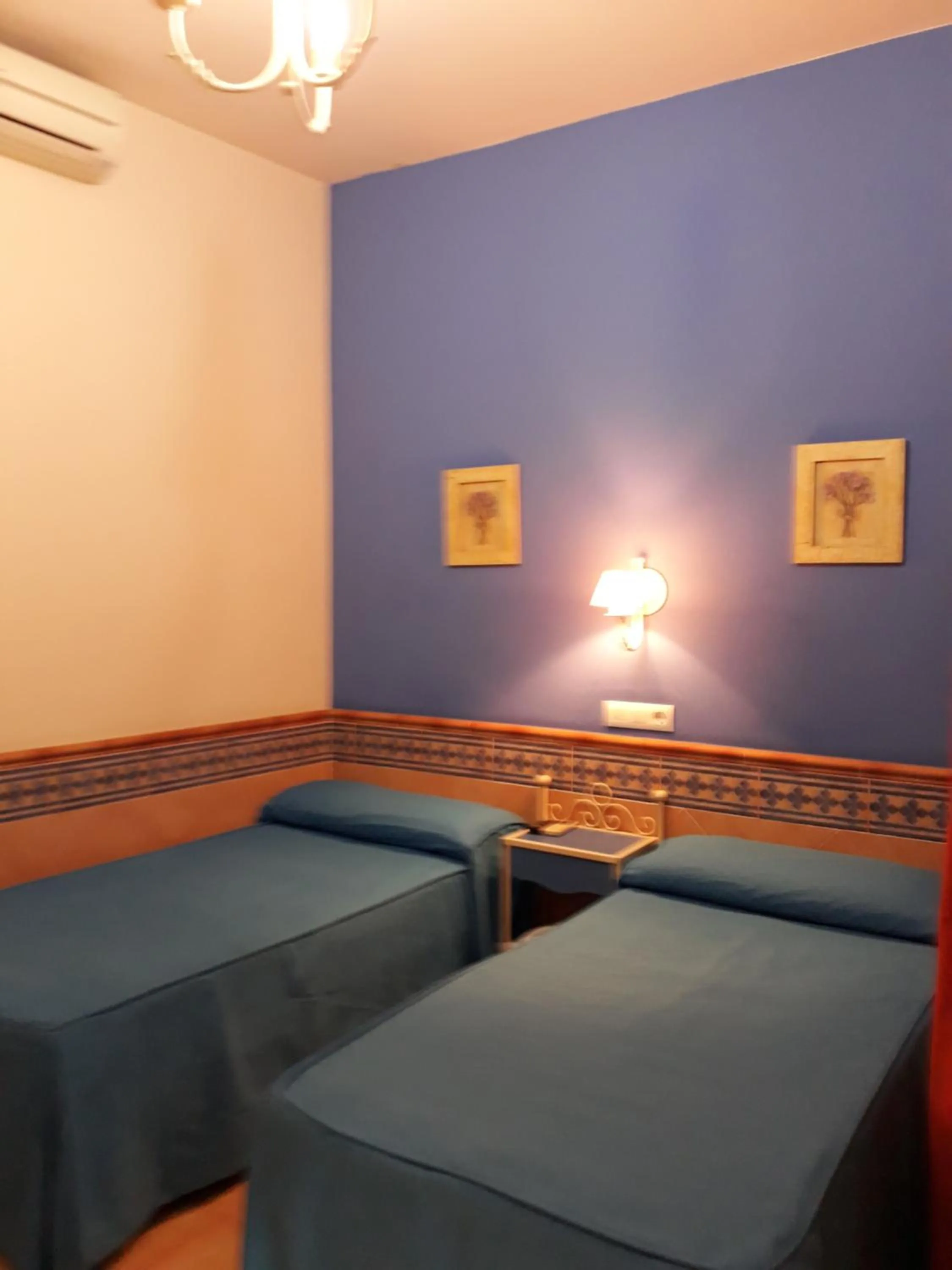 Photo of the whole room, Bed in Pension Doña Trinidad