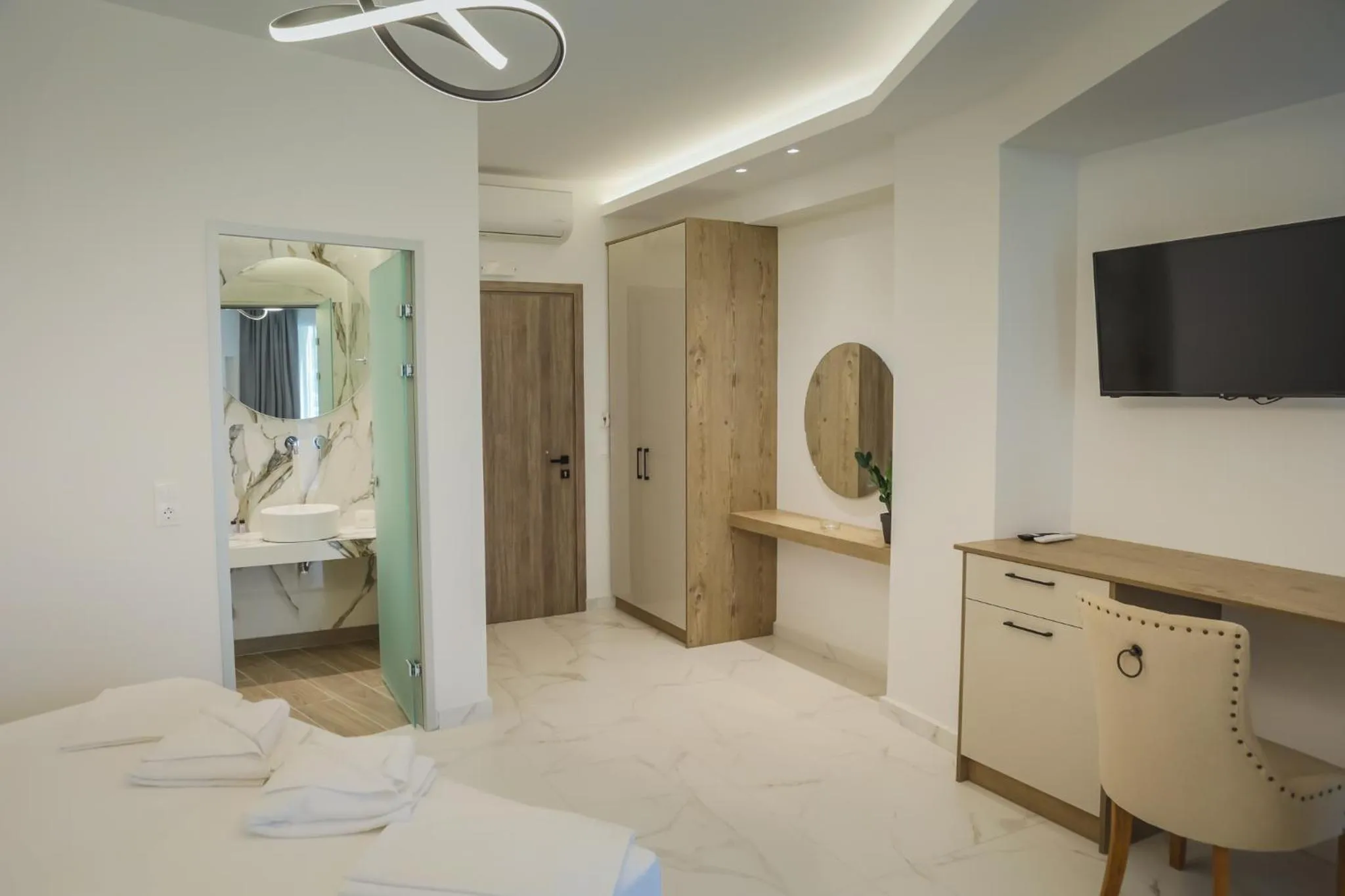 Bed in Theo Beach Hotel Apartments