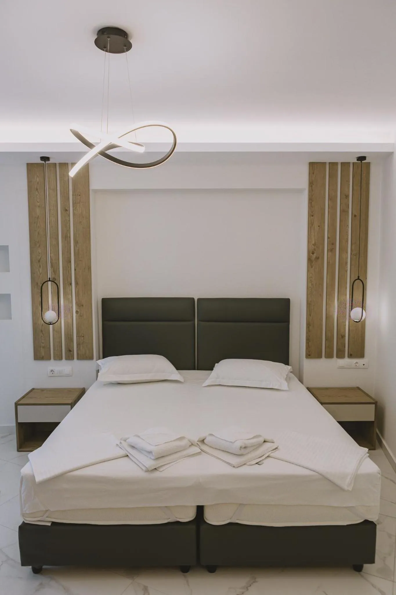 Bed in Theo Beach Hotel Apartments