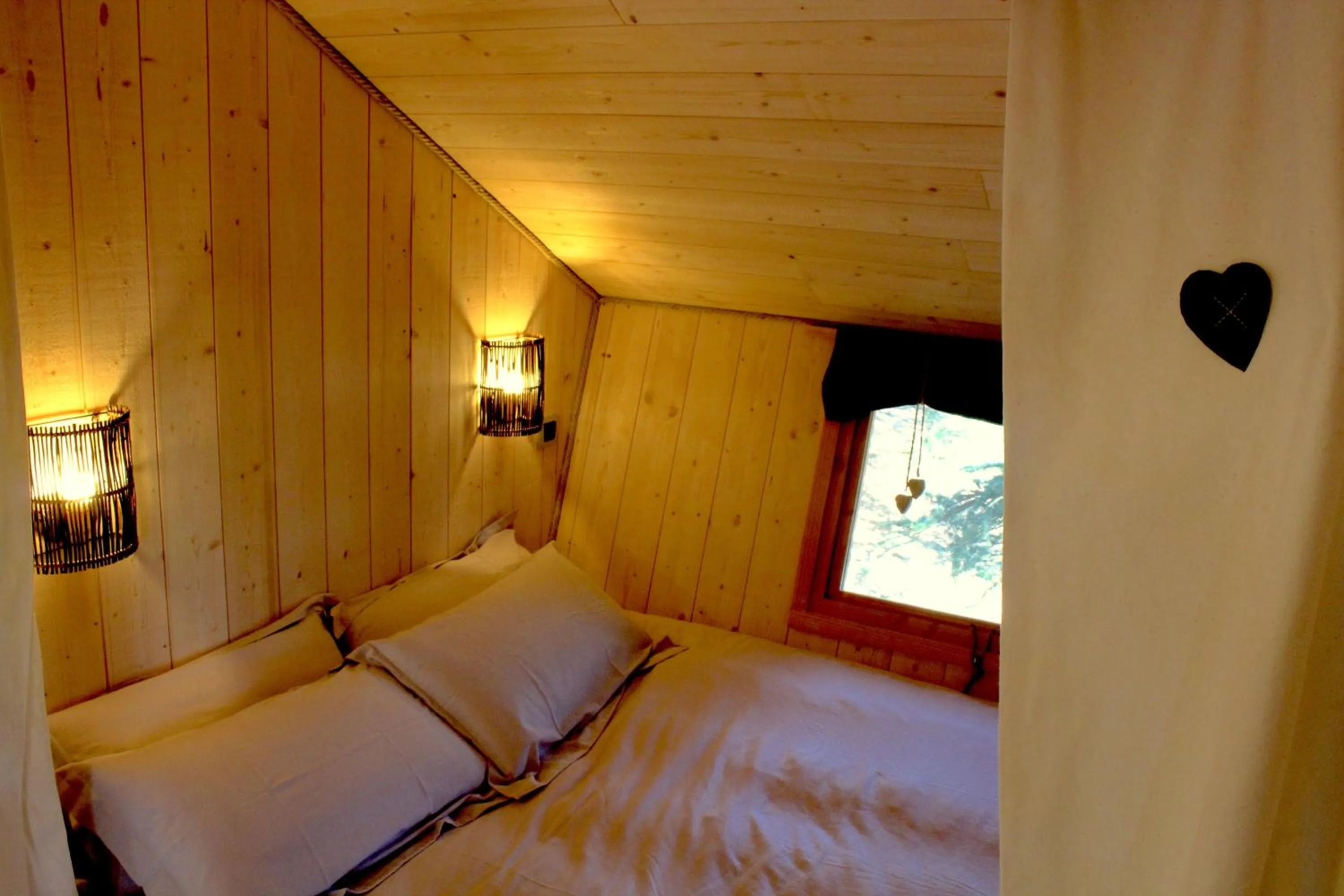 Bed in Domaine des Grands Cèdres