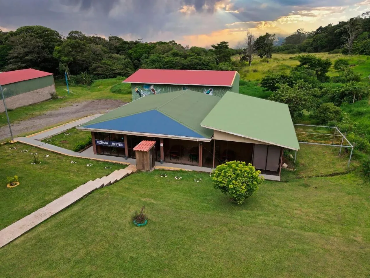 Property building in Nafre House B&B Monteverde