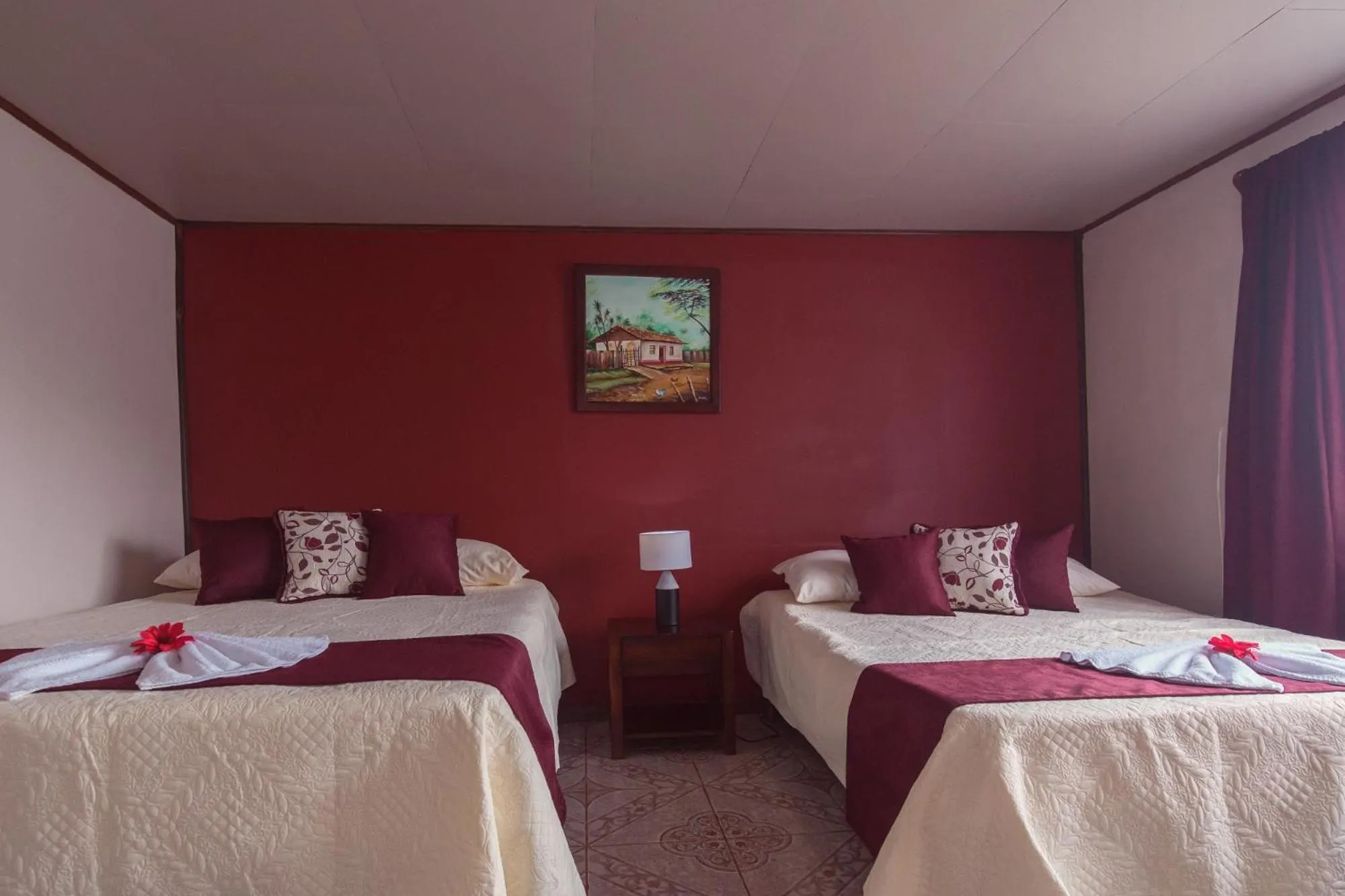 Photo of the whole room, Bed in Nafre House B&B Monteverde